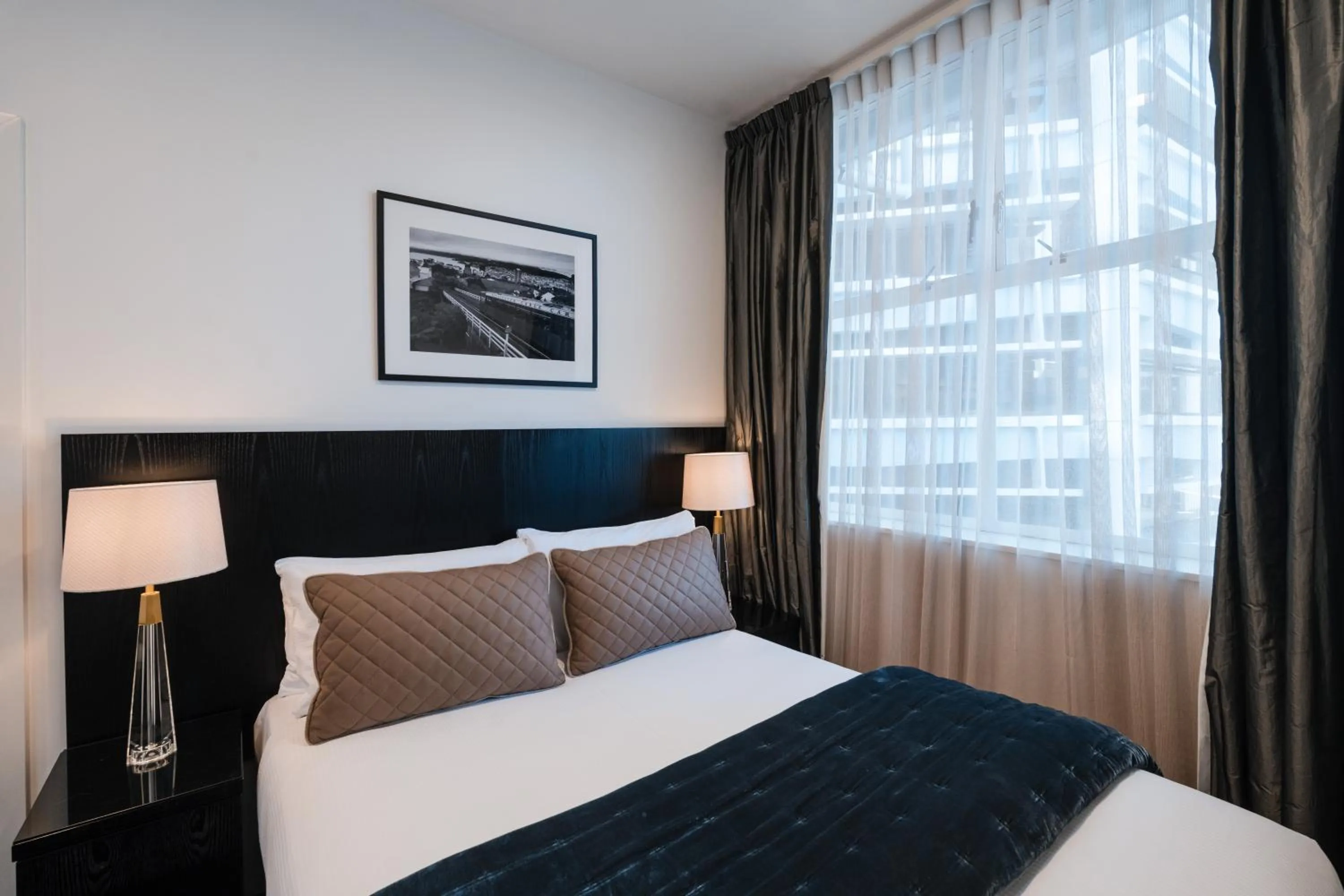 Bedroom, Bed in Gilmer Apartment Hotel