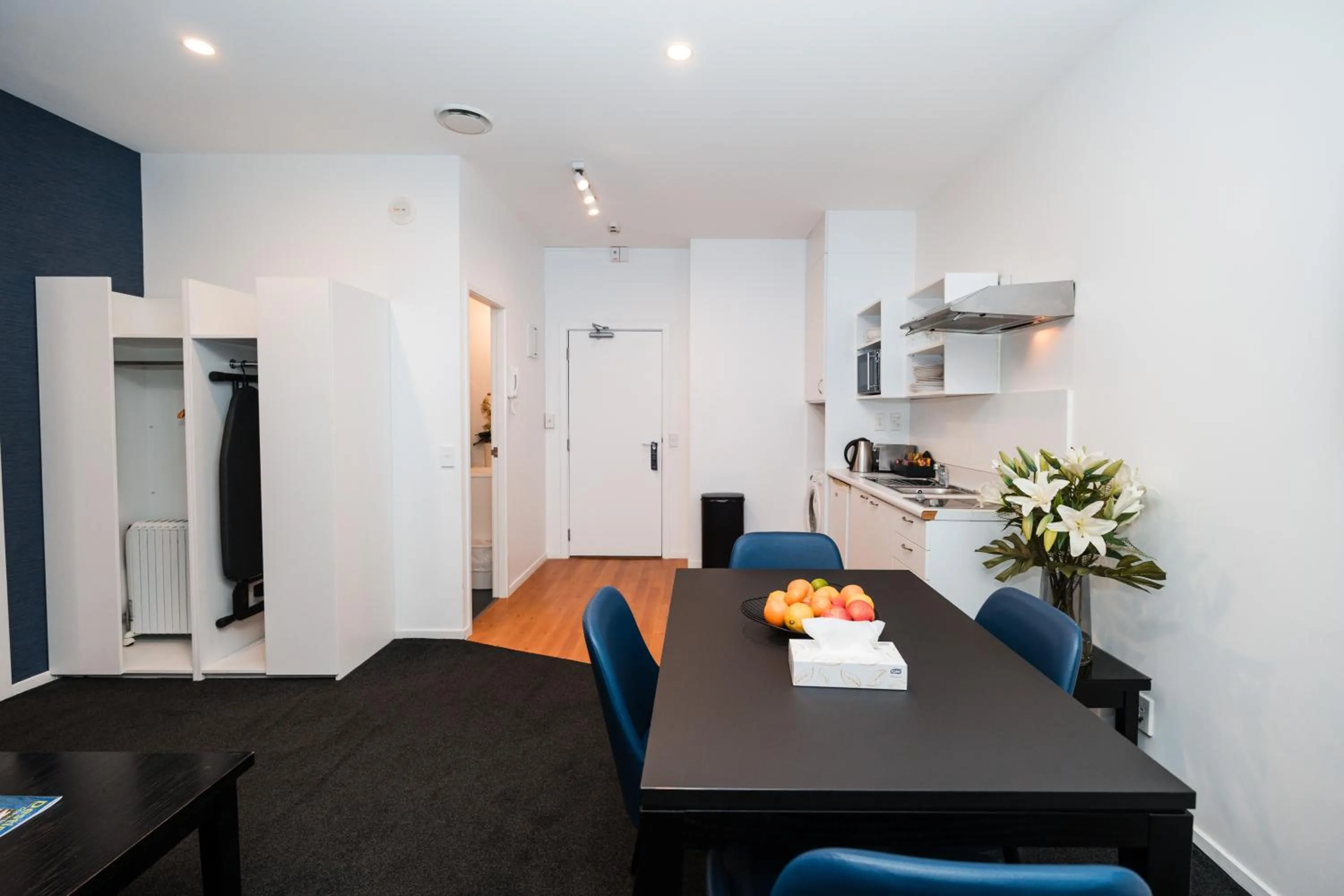 Kitchen or kitchenette in Gilmer Apartment Hotel