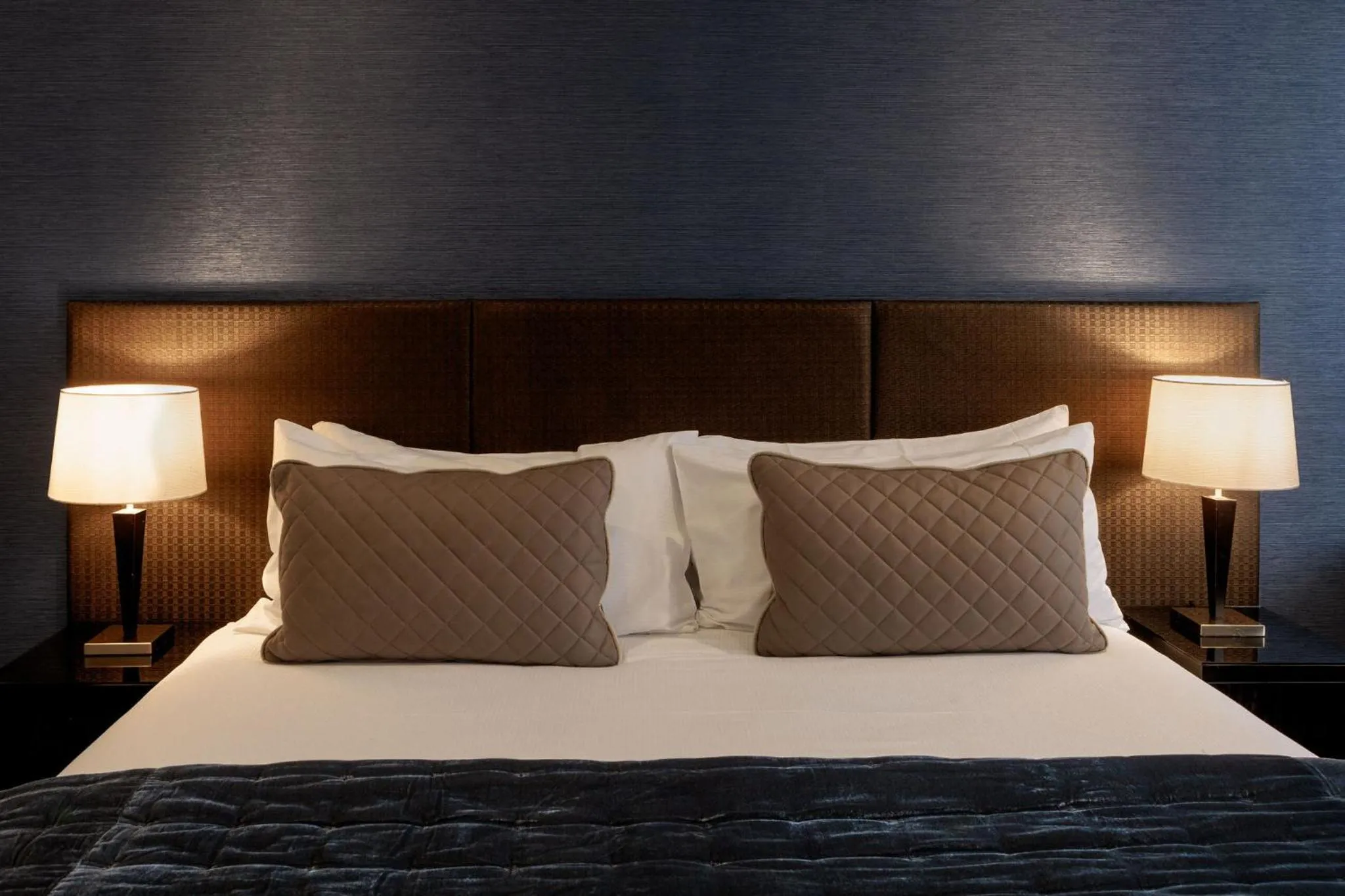 Bed in Gilmer Apartment Hotel