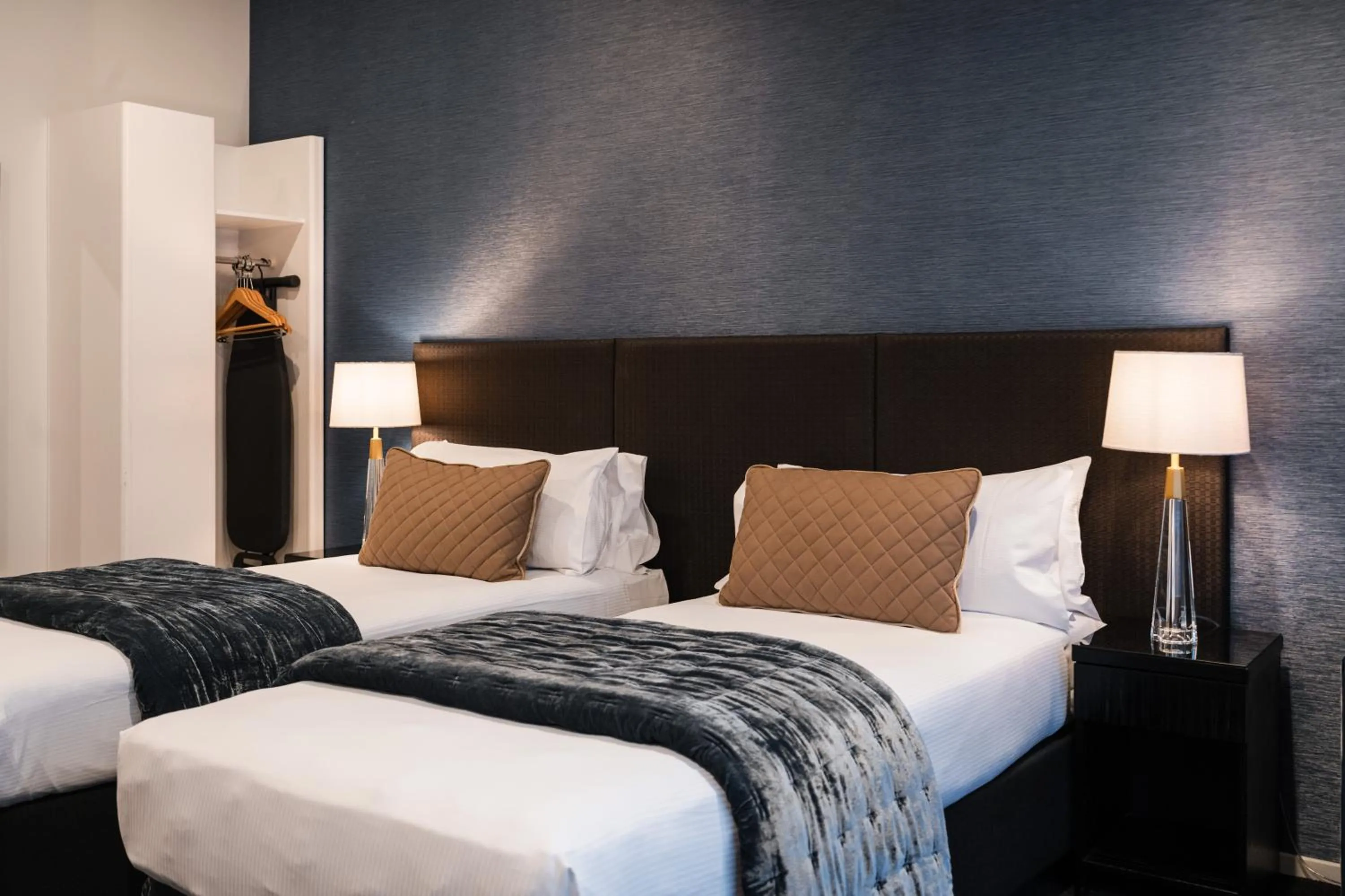 Bed in Gilmer Apartment Hotel