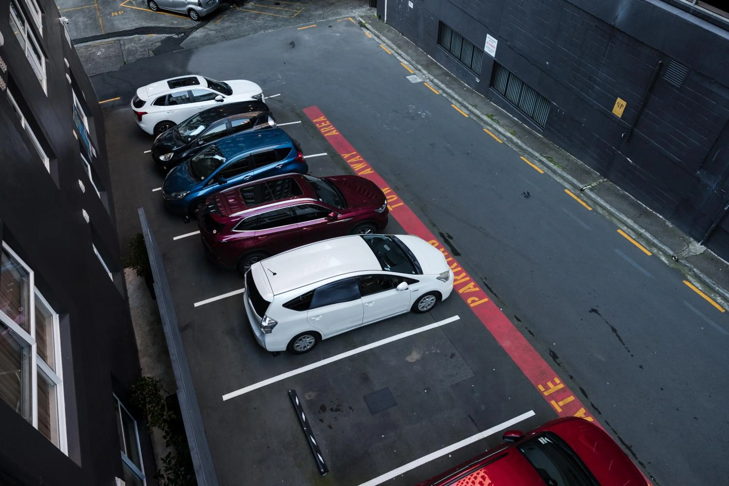 Parking in Gilmer Apartment Hotel