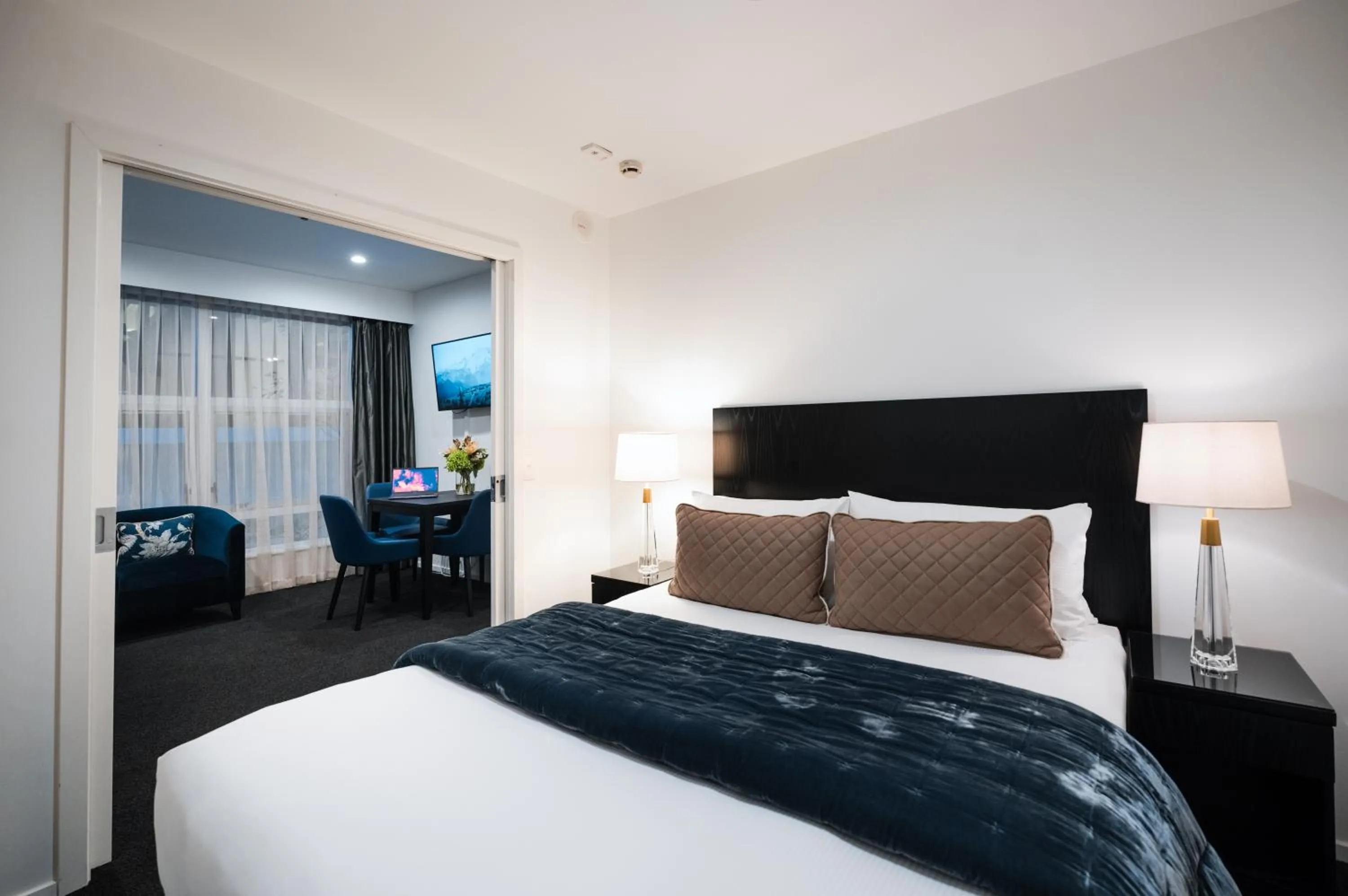 Bed in Gilmer Apartment Hotel