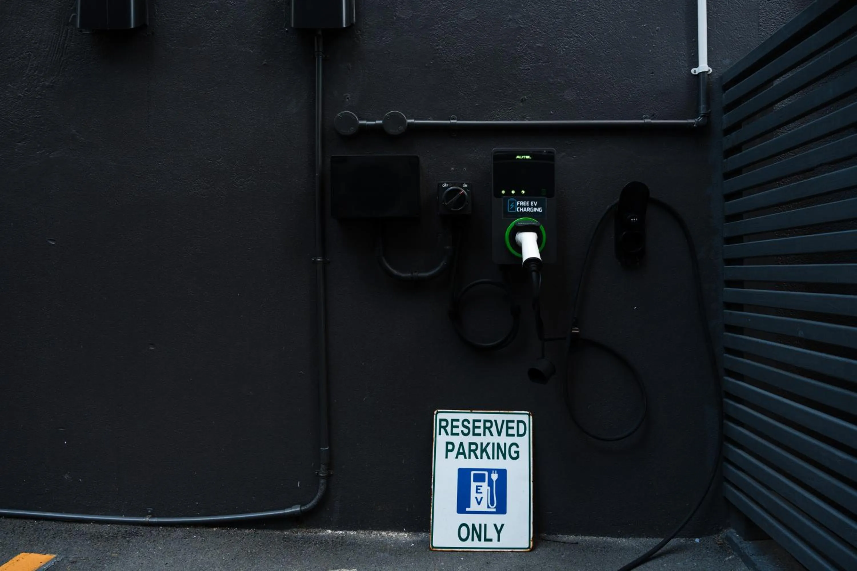 Parking in Gilmer Apartment Hotel