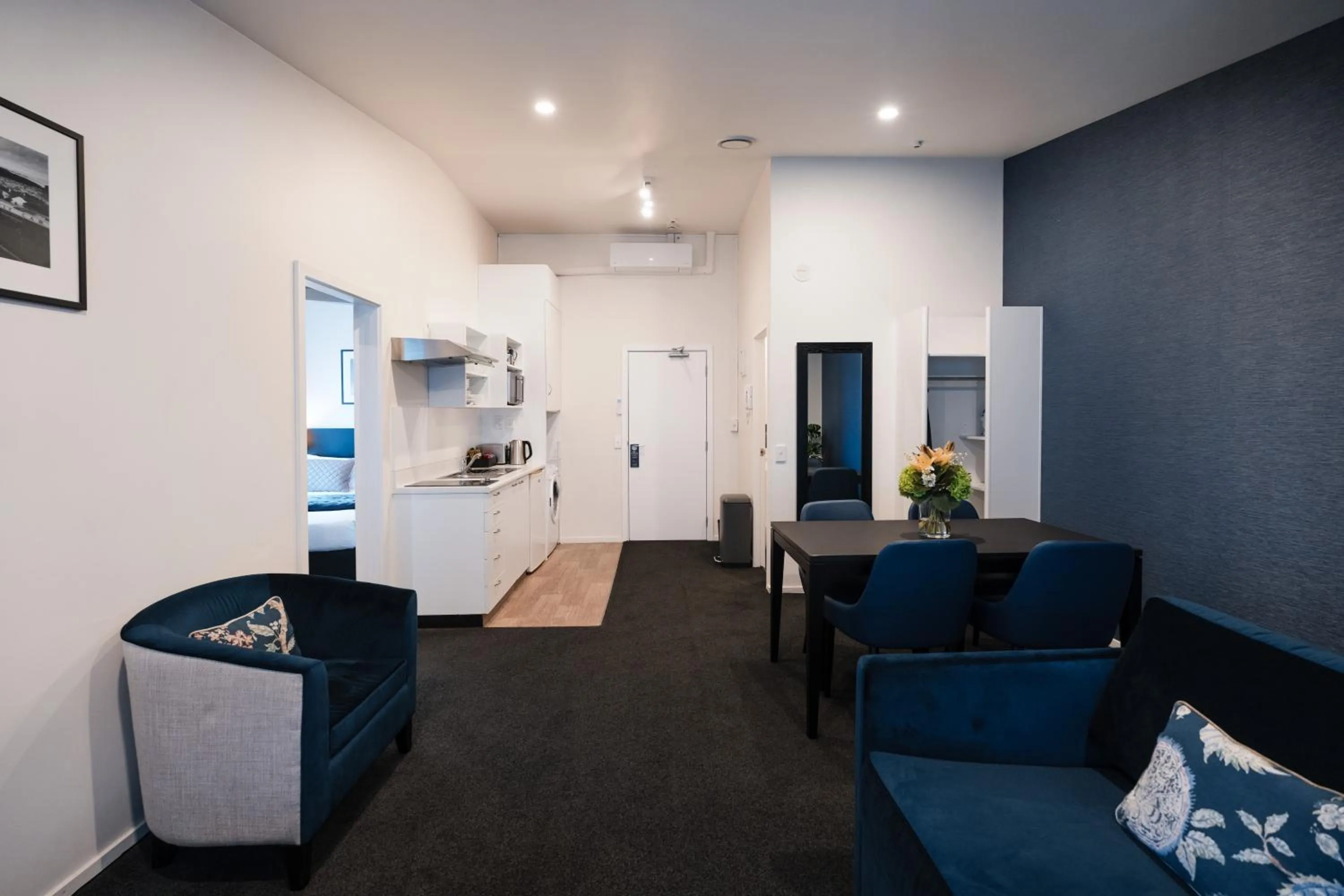 Living room in Gilmer Apartment Hotel