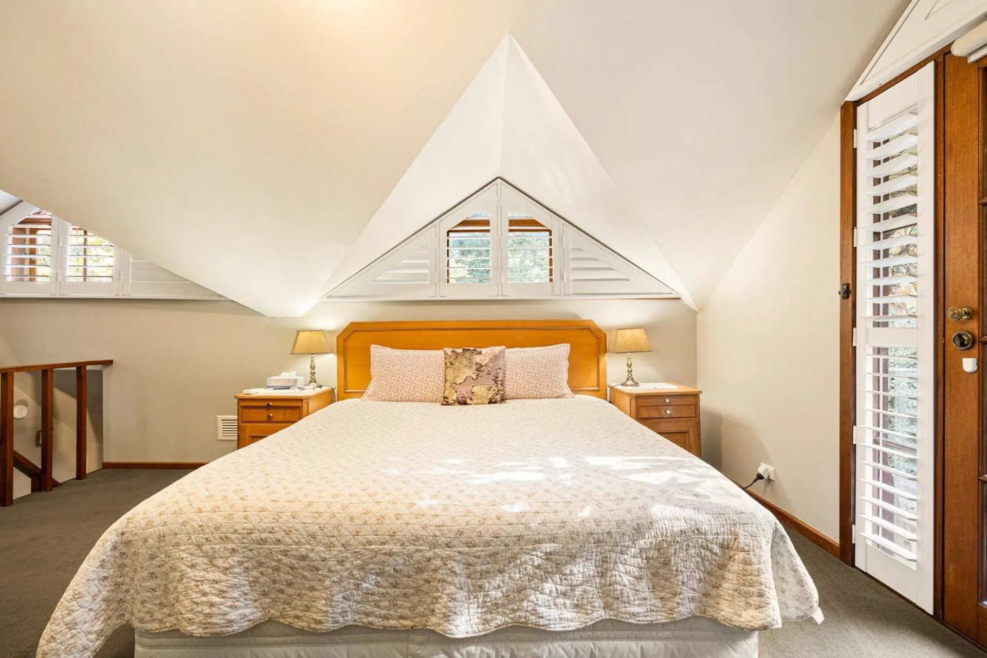 Bed in Arnica Views Summit Retreat