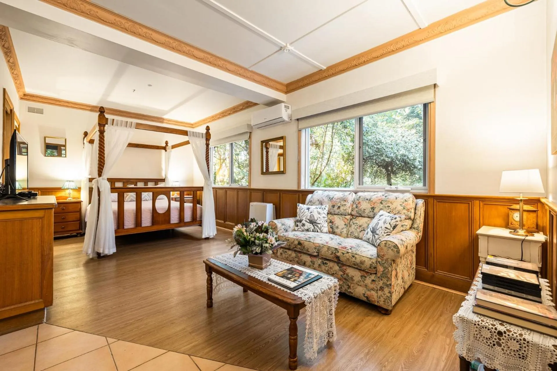 Bed in Arnica Views Summit Retreat