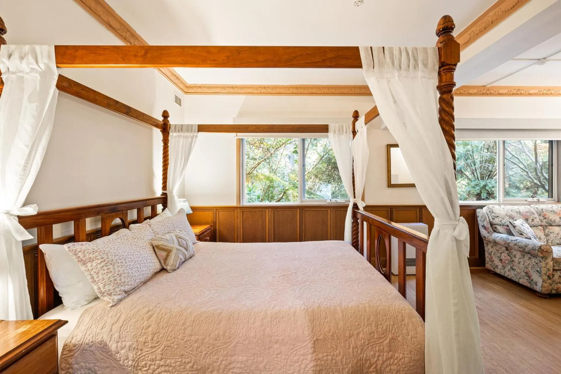 Bed in Arnica Views Summit Retreat