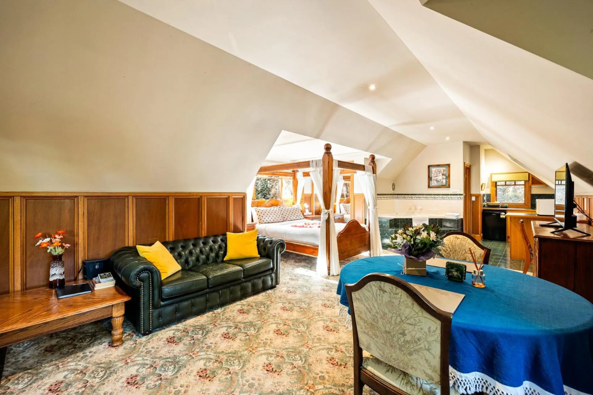 Bed in Arnica Views Summit Retreat