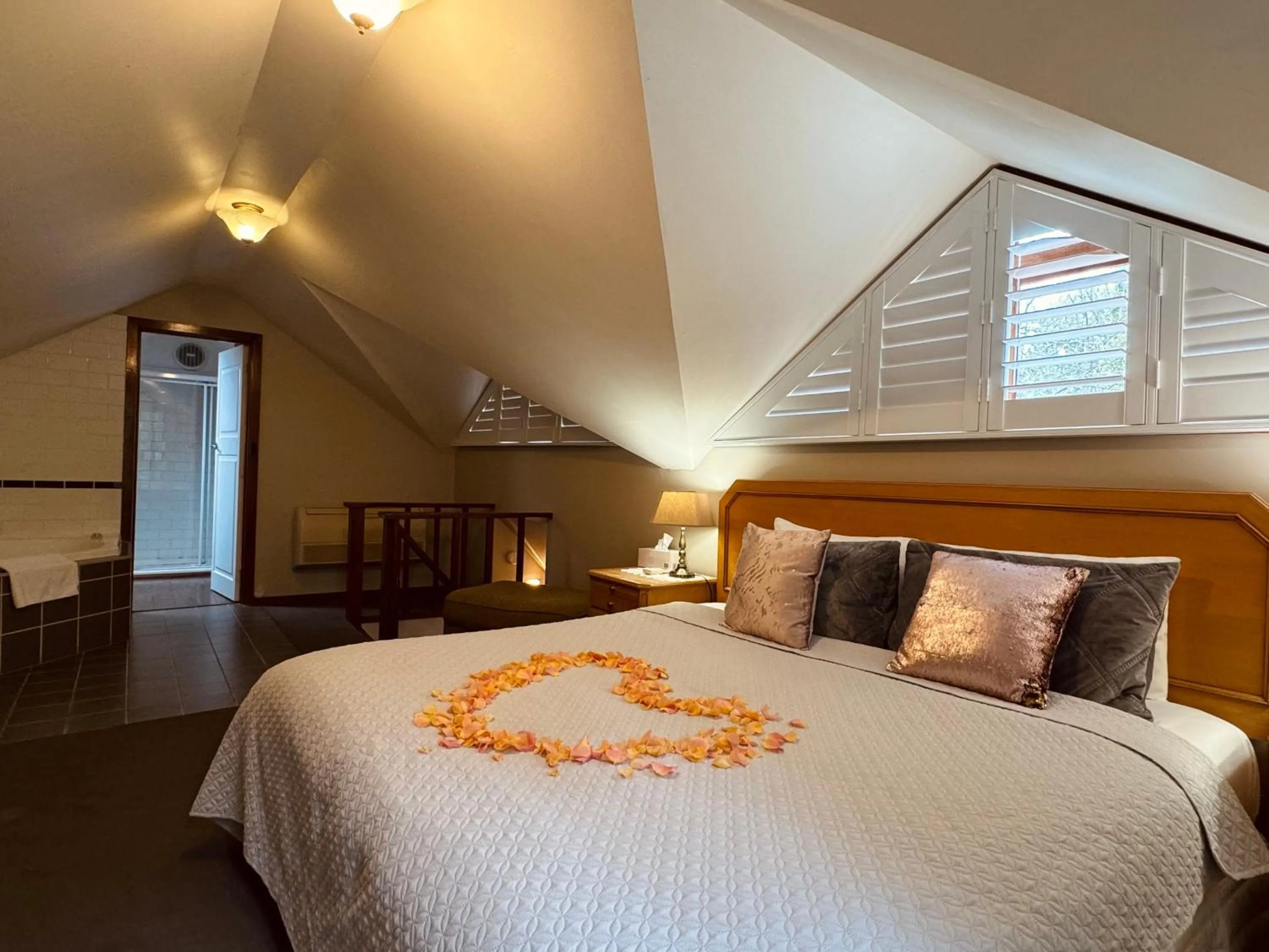 Bed in Arnica Views Summit Retreat