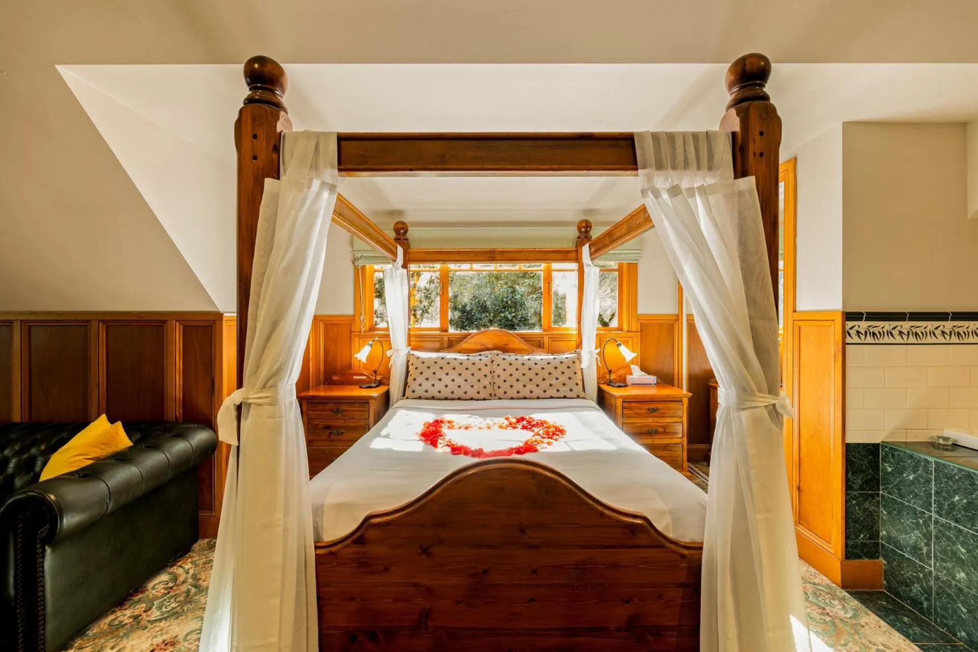 Bed in Arnica Views Summit Retreat