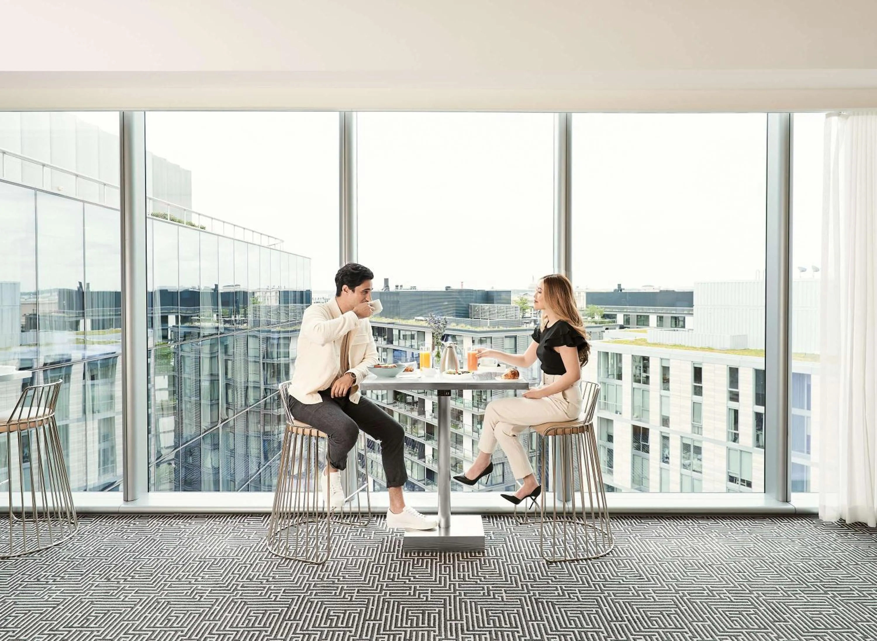 Lounge or bar in Conrad Washington DC