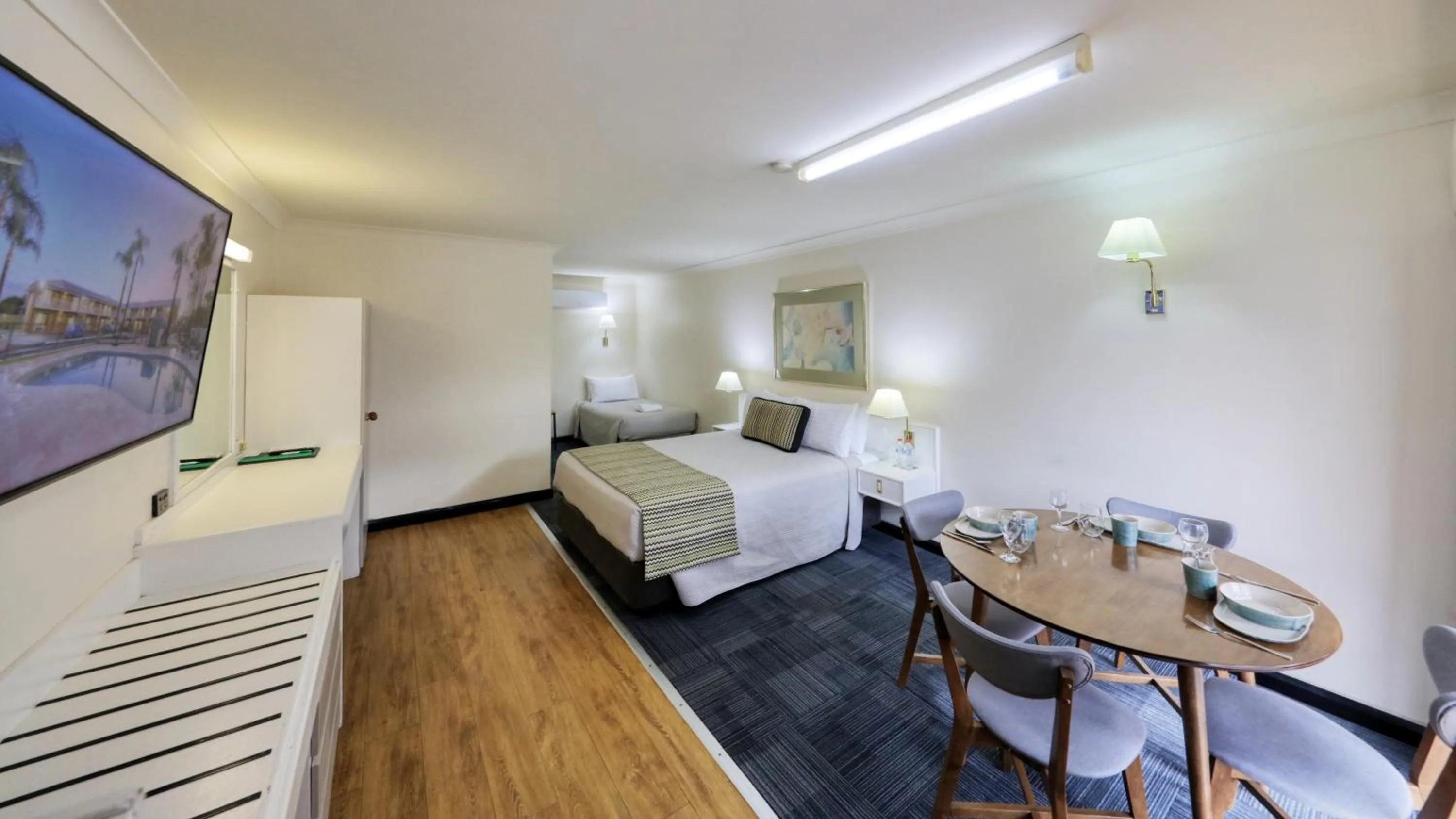 Photo of the whole room, Bed in The Palms Dubbo