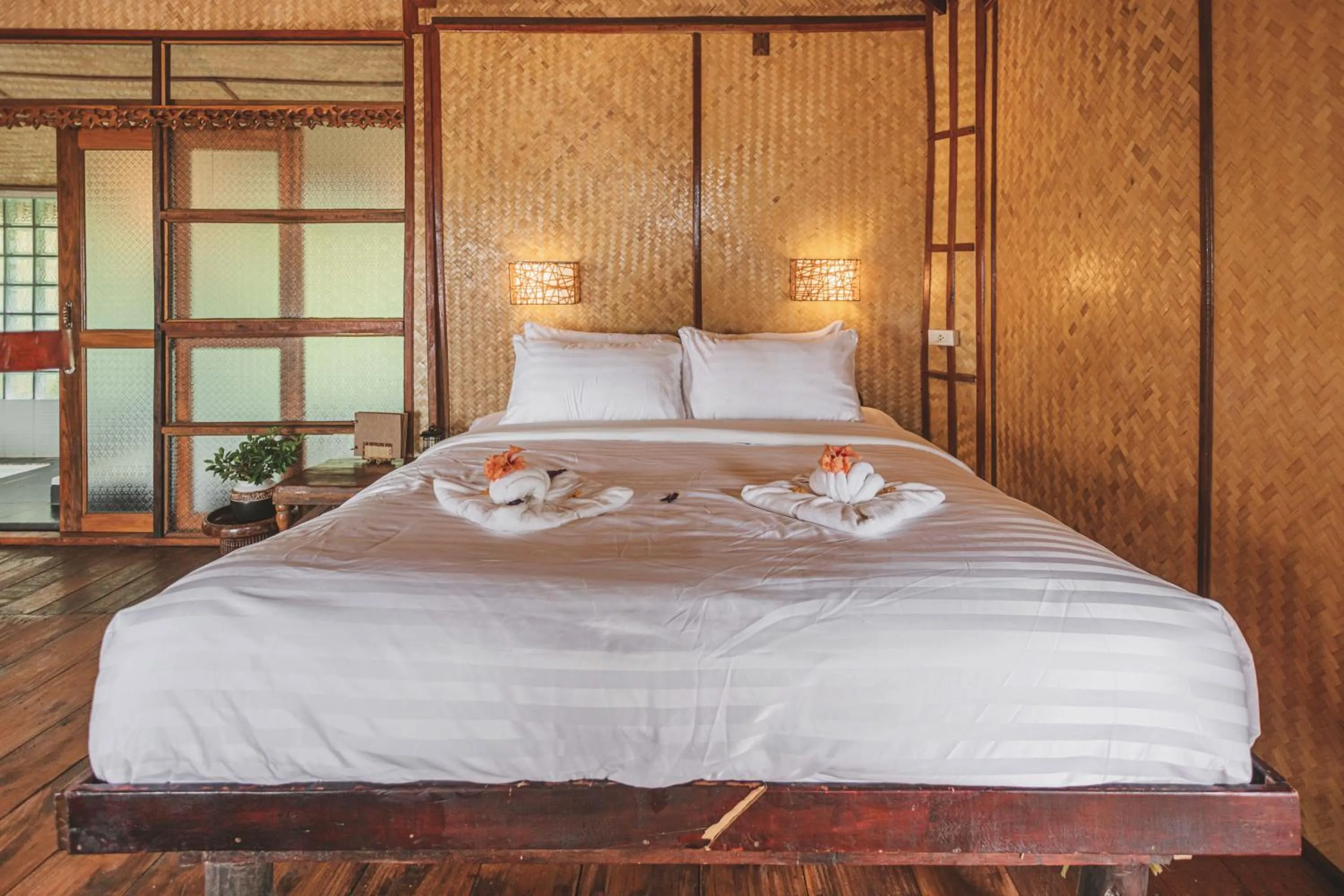 Bedroom, Bed in Banyan Bay Villas
