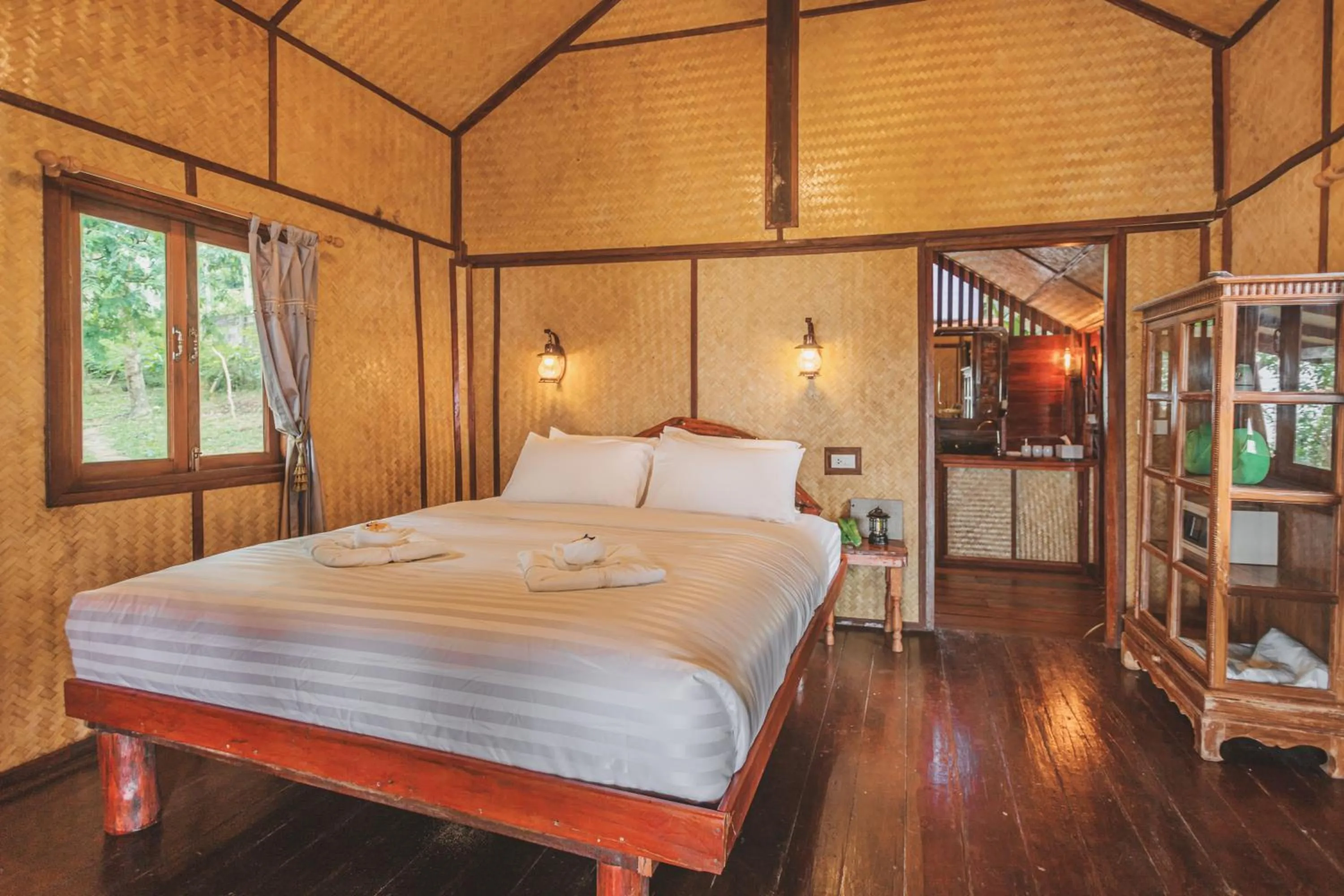 Bedroom, Bed in Banyan Bay Villas