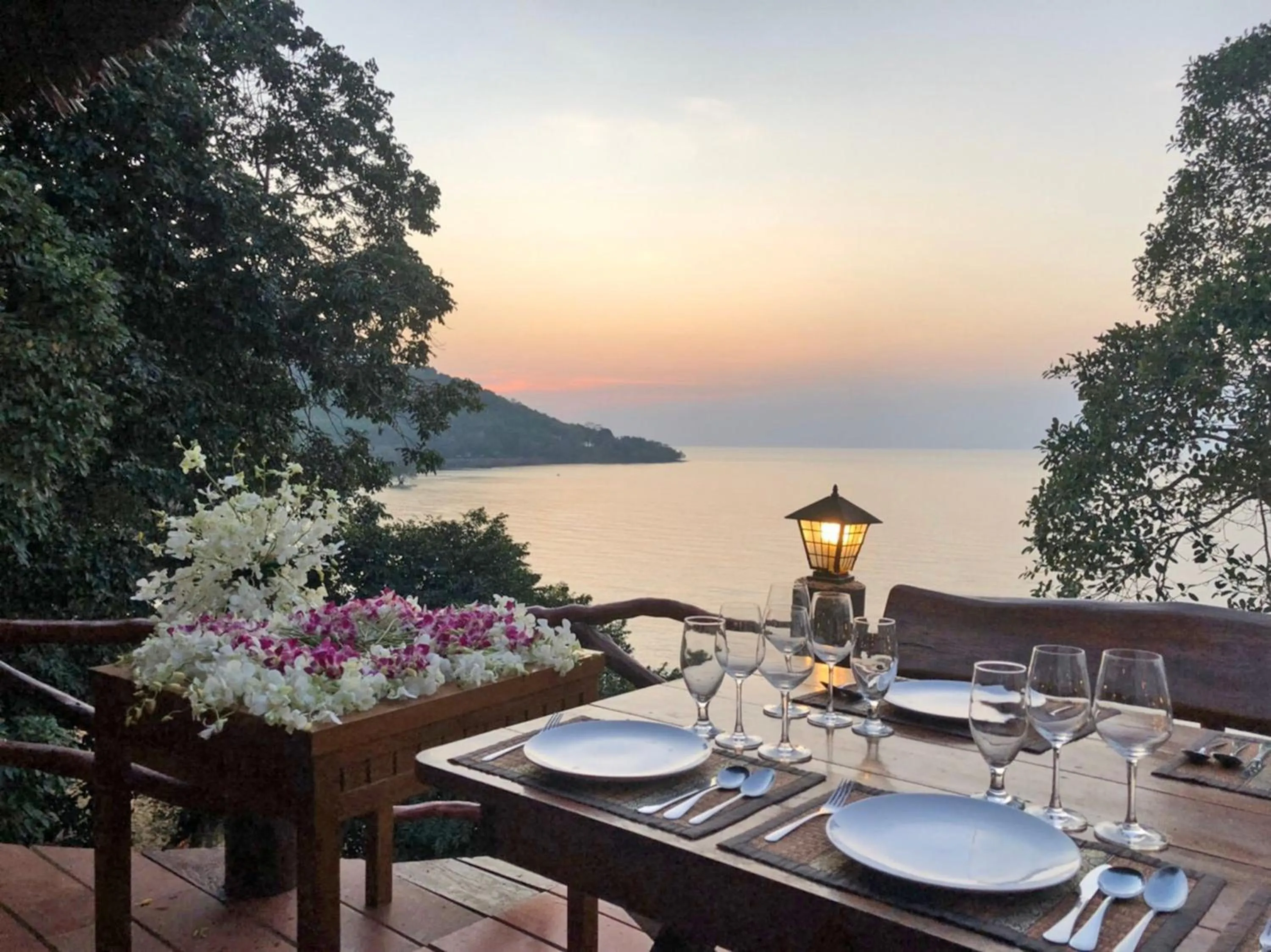 Restaurant/places to eat in Banyan Bay Villas