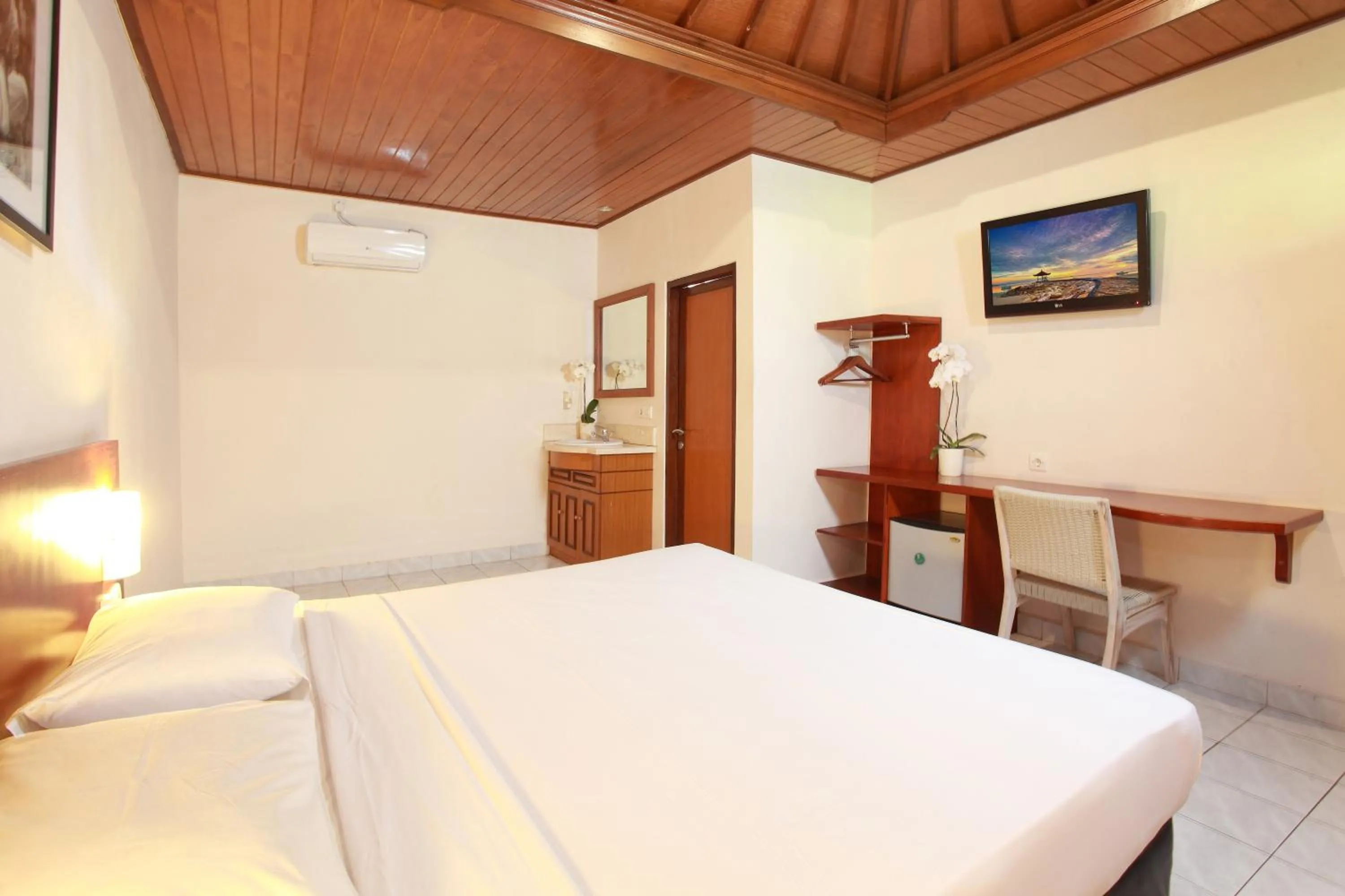 Bedroom, Bed in Matahari Bungalow