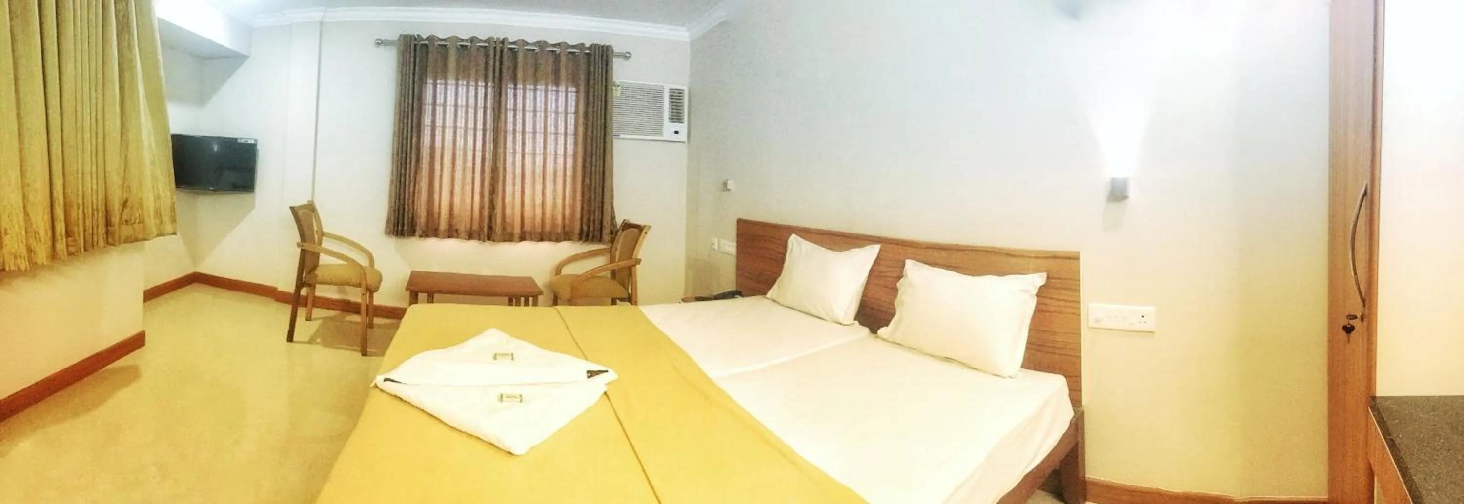 Bed in Kalluvalappil Holiday Inn