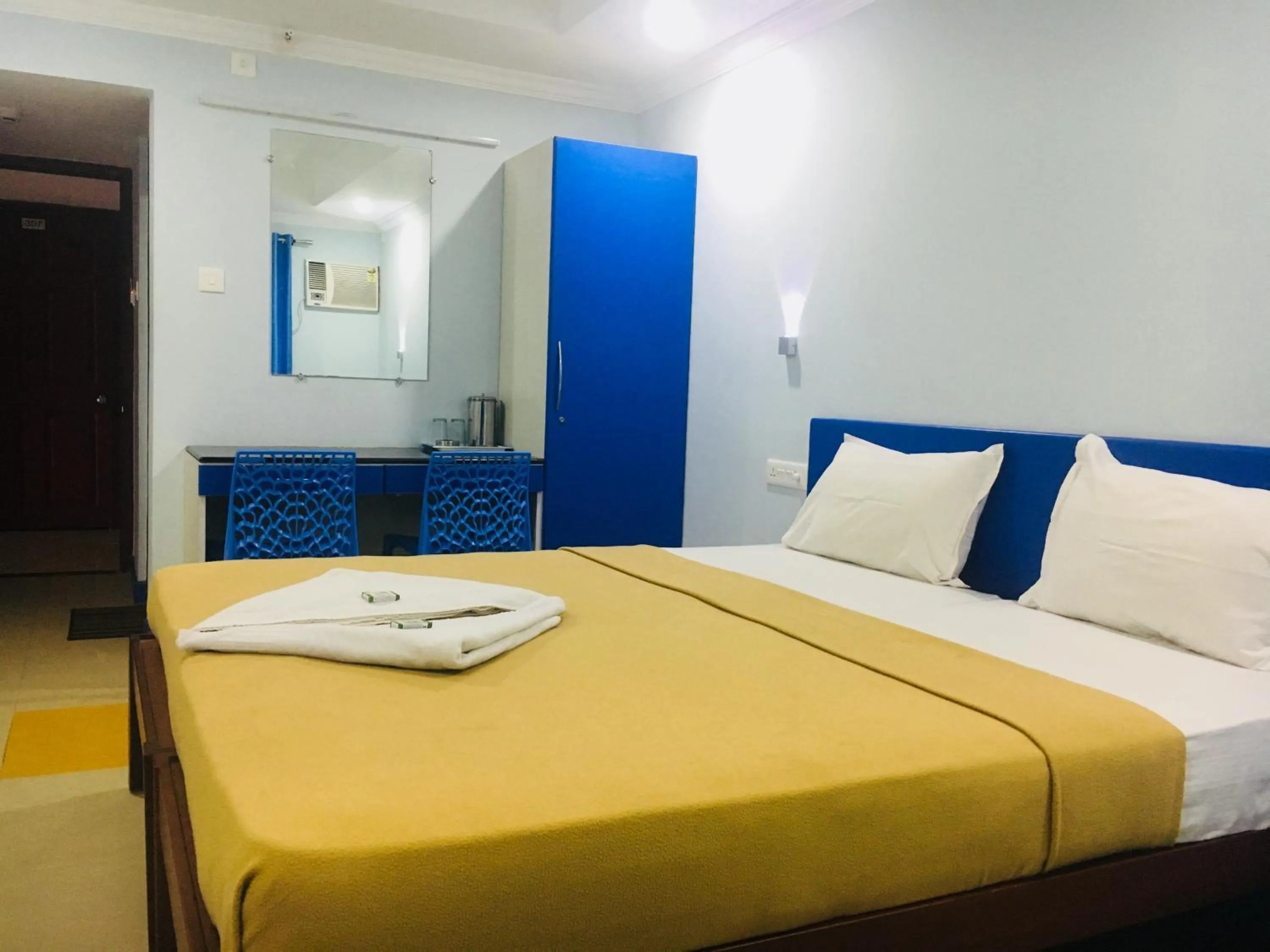 Bed in Kalluvalappil Holiday Inn