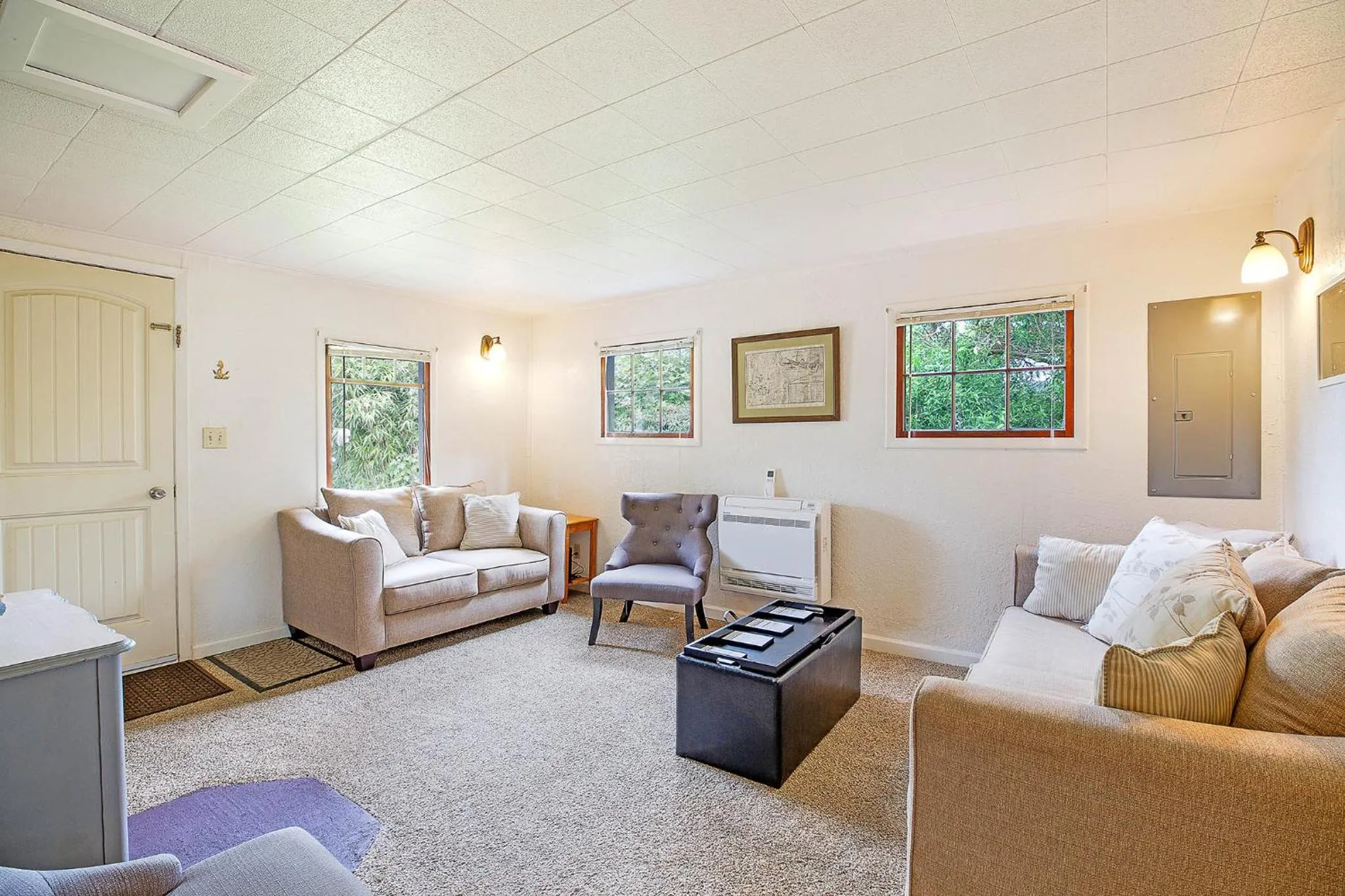 Living room in Crabbin Cabin - You Won't Be Crabby After Staying Here!
