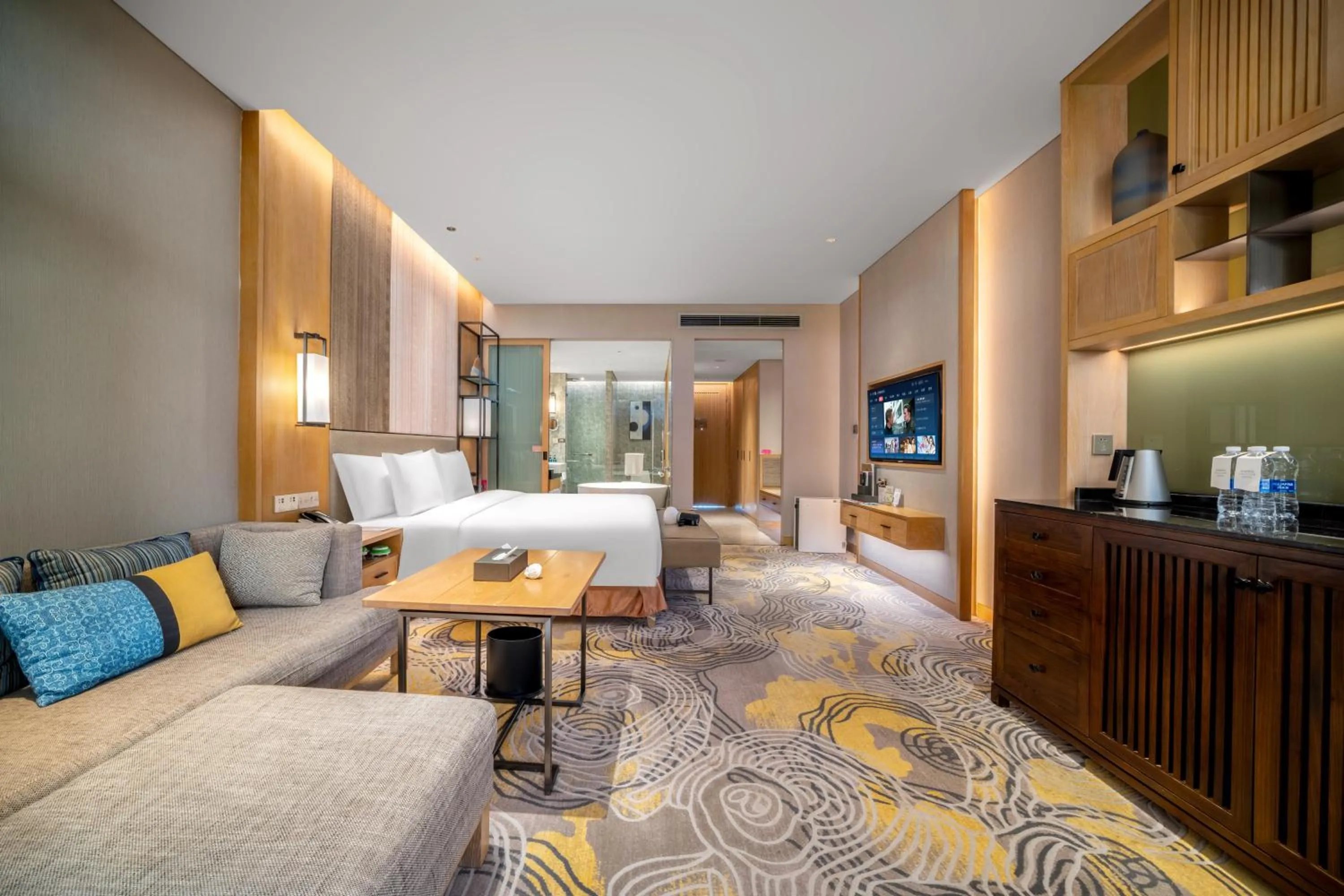 Bedroom, Bed in Crowne Plaza - Kunming Ancient Dian Town by IHG