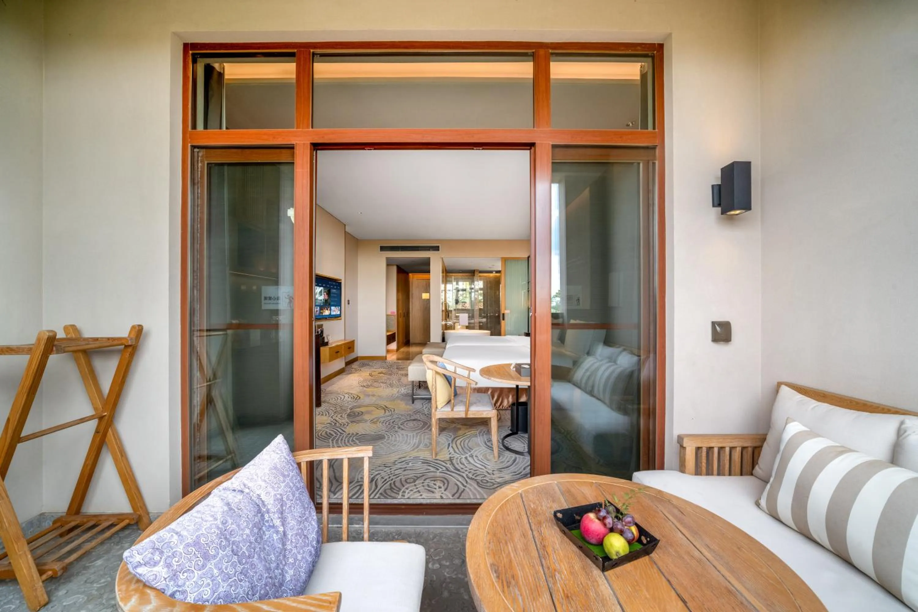 Patio in Crowne Plaza - Kunming Ancient Dian Town by IHG