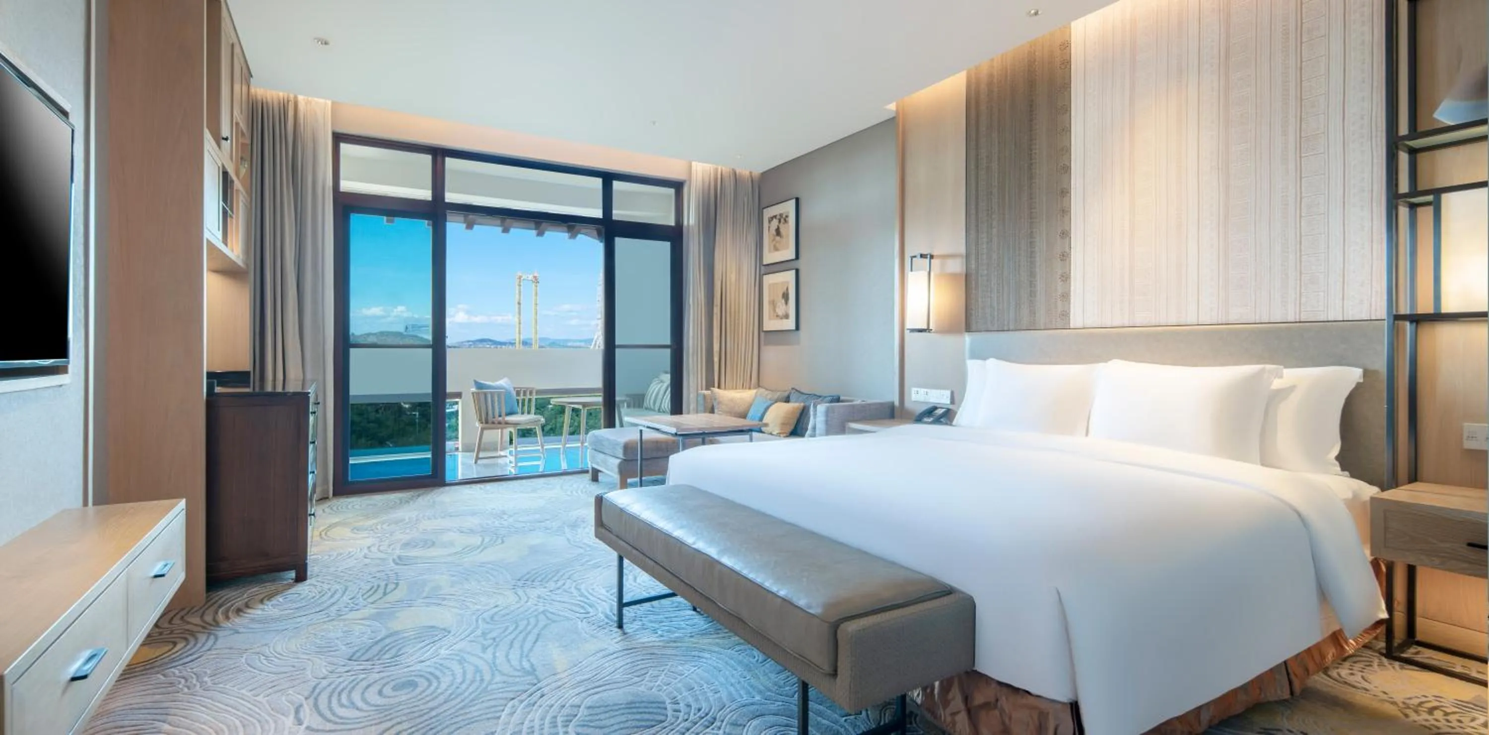 Bedroom, Bed in Crowne Plaza - Kunming Ancient Dian Town by IHG