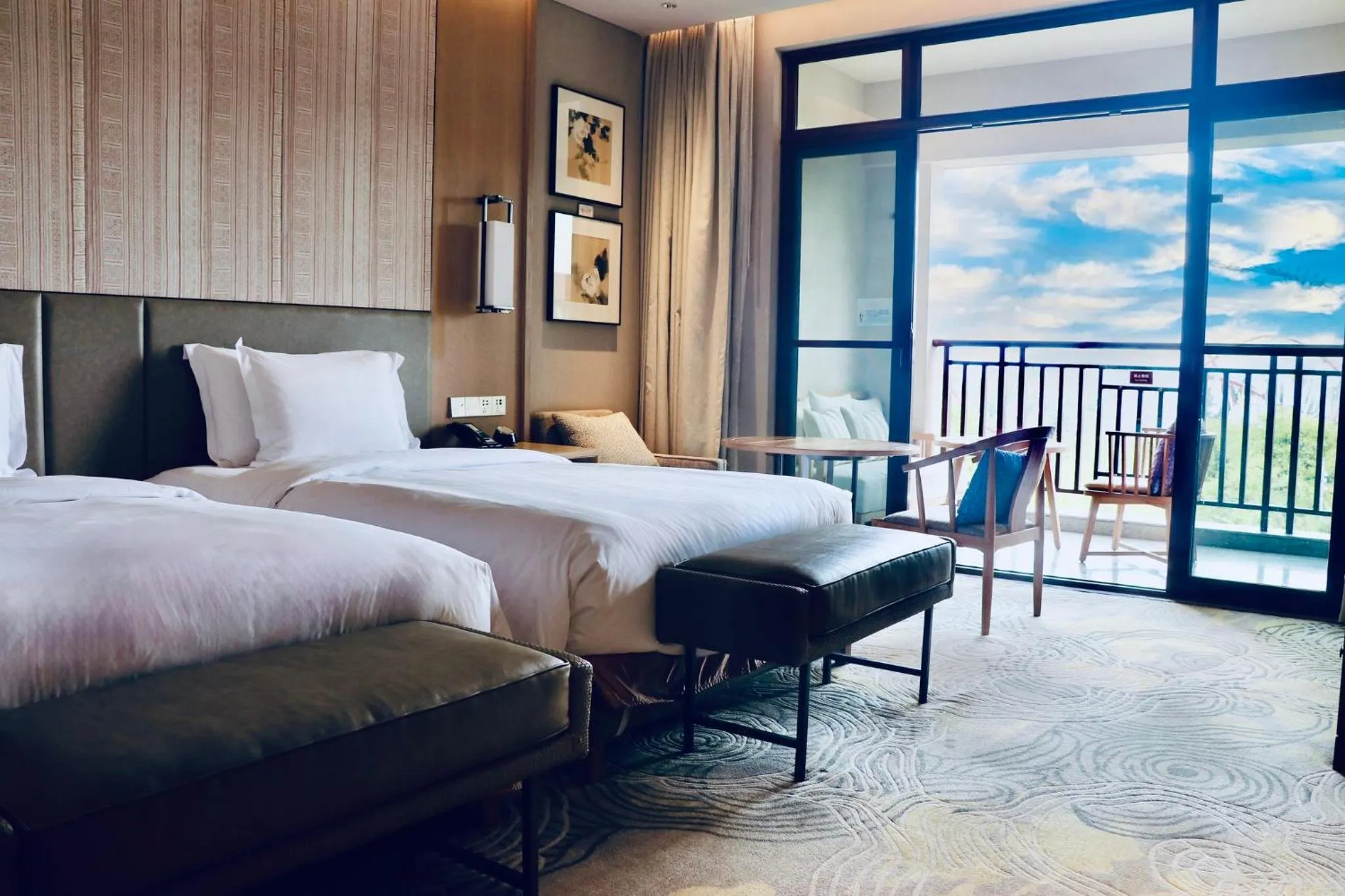 Photo of the whole room, Bed in Crowne Plaza - Kunming Ancient Dian Town by IHG