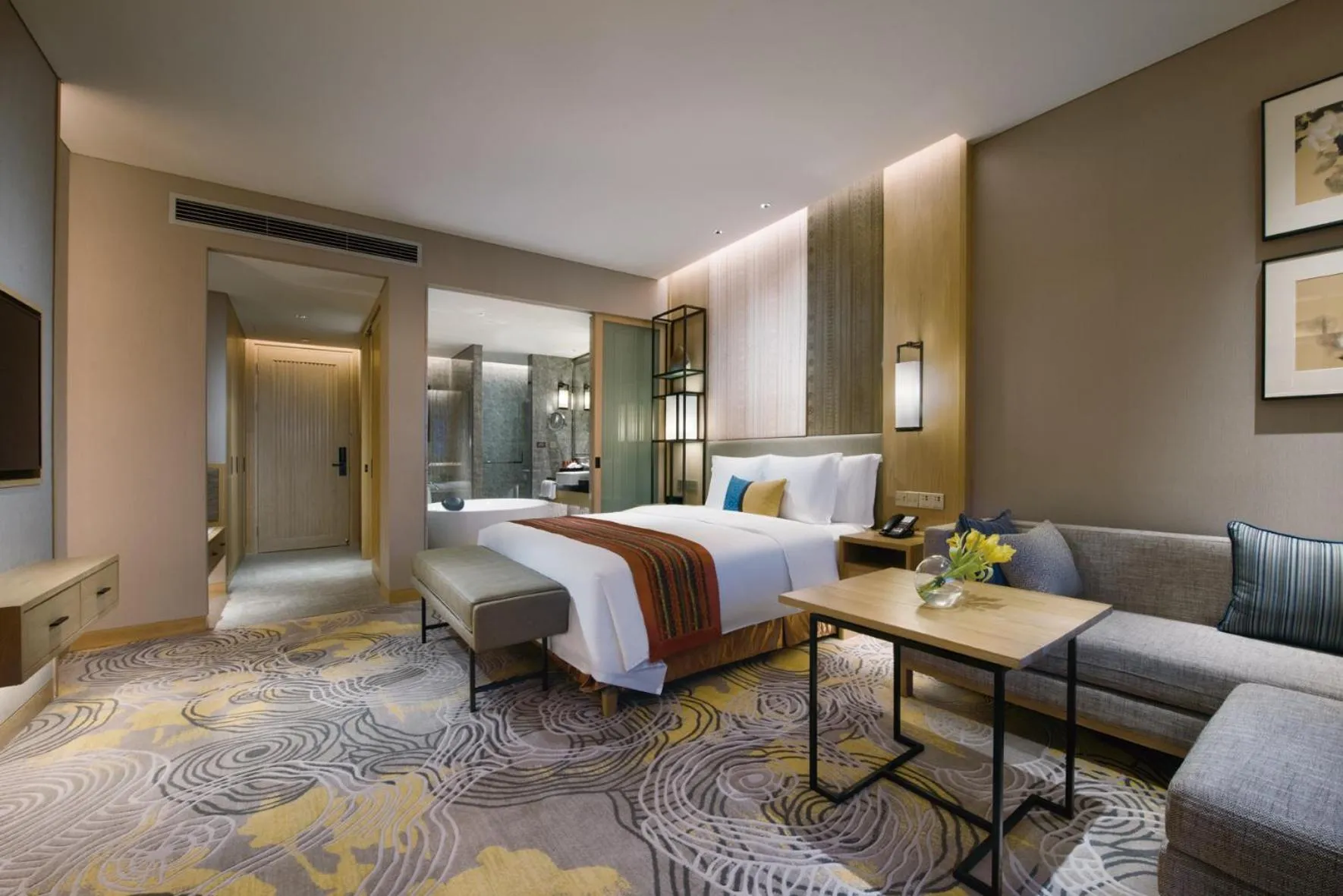 Living room, Bed in Crowne Plaza - Kunming Ancient Dian Town by IHG