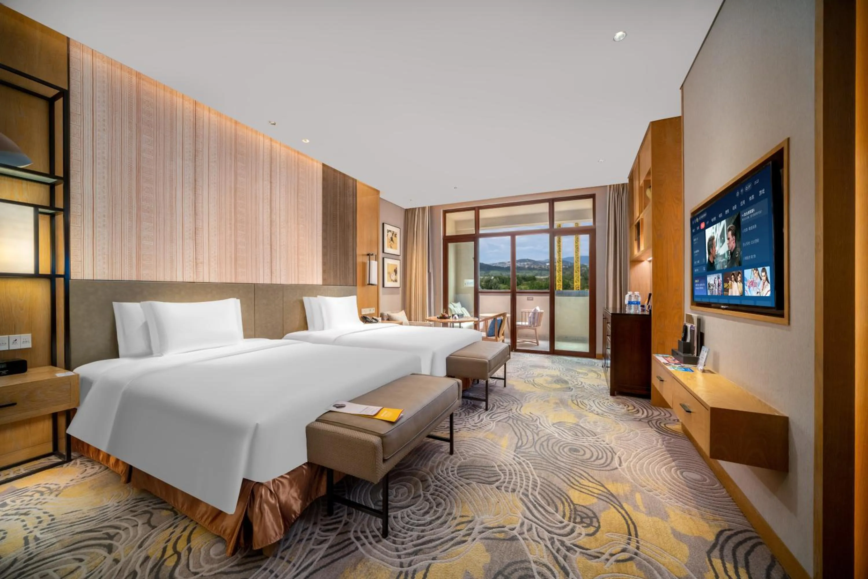 Bedroom, Bed in Crowne Plaza - Kunming Ancient Dian Town by IHG