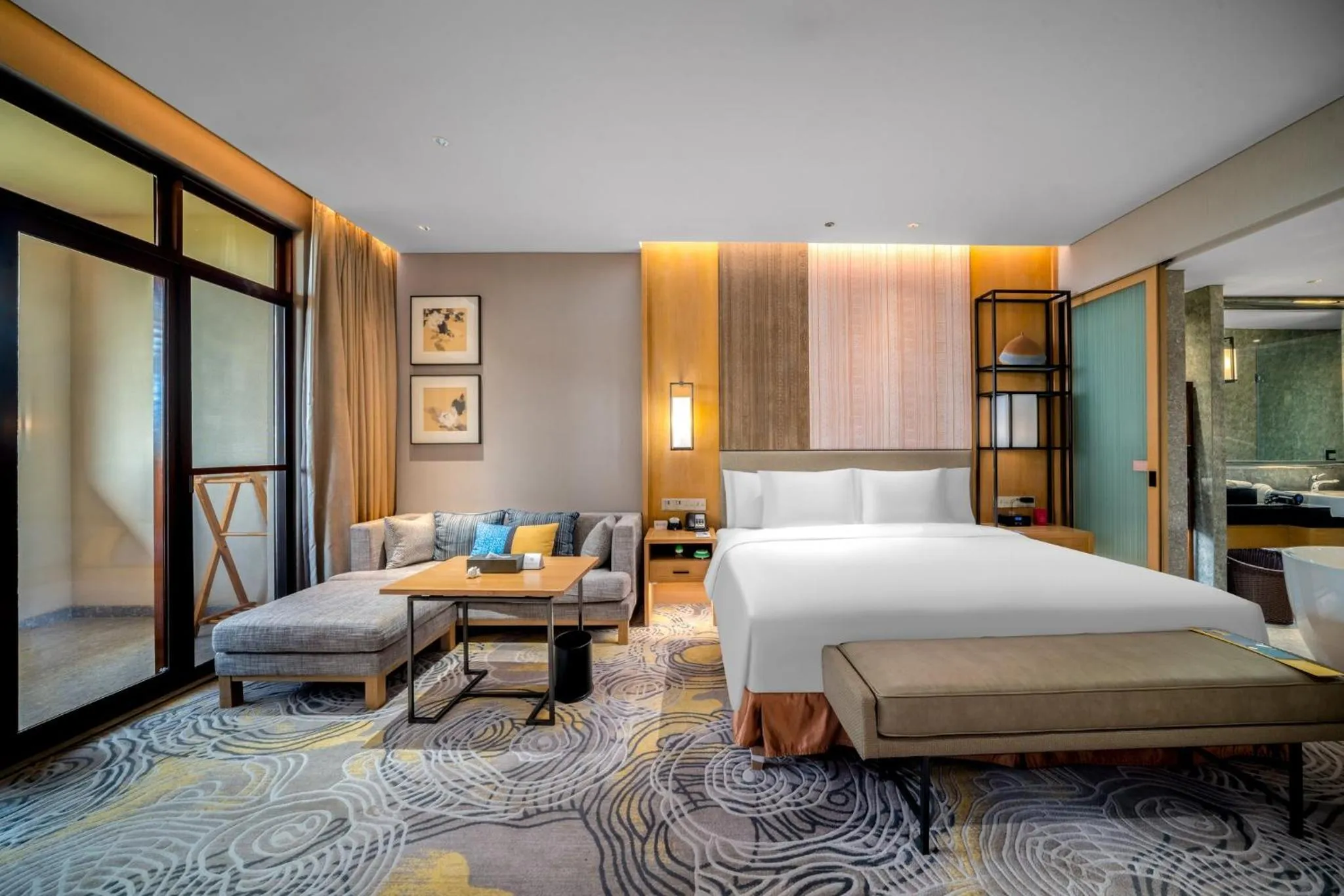 Photo of the whole room, Bed in Crowne Plaza - Kunming Ancient Dian Town by IHG