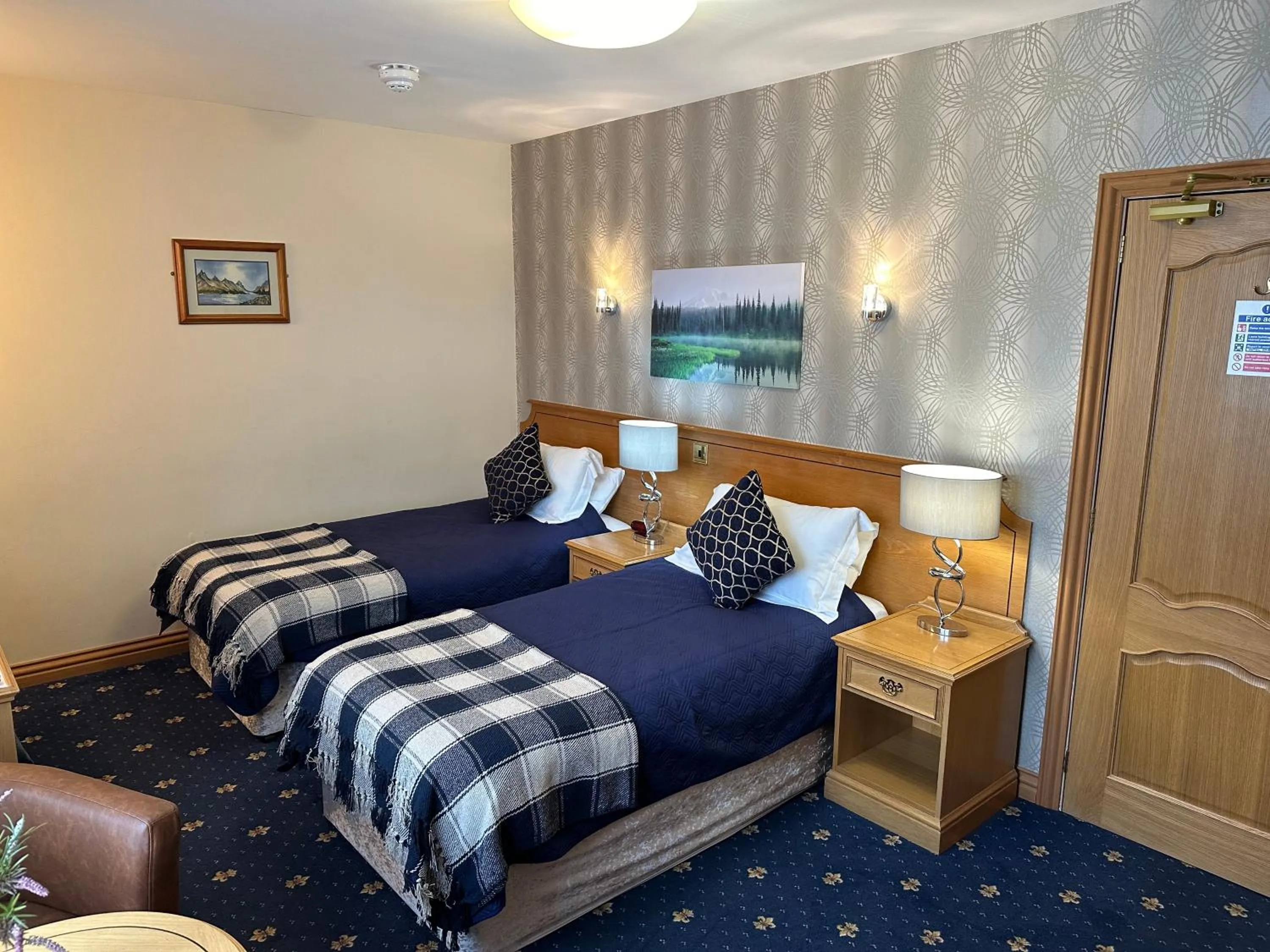 Bedroom, Bed in The Glen Hotel Newtonmore