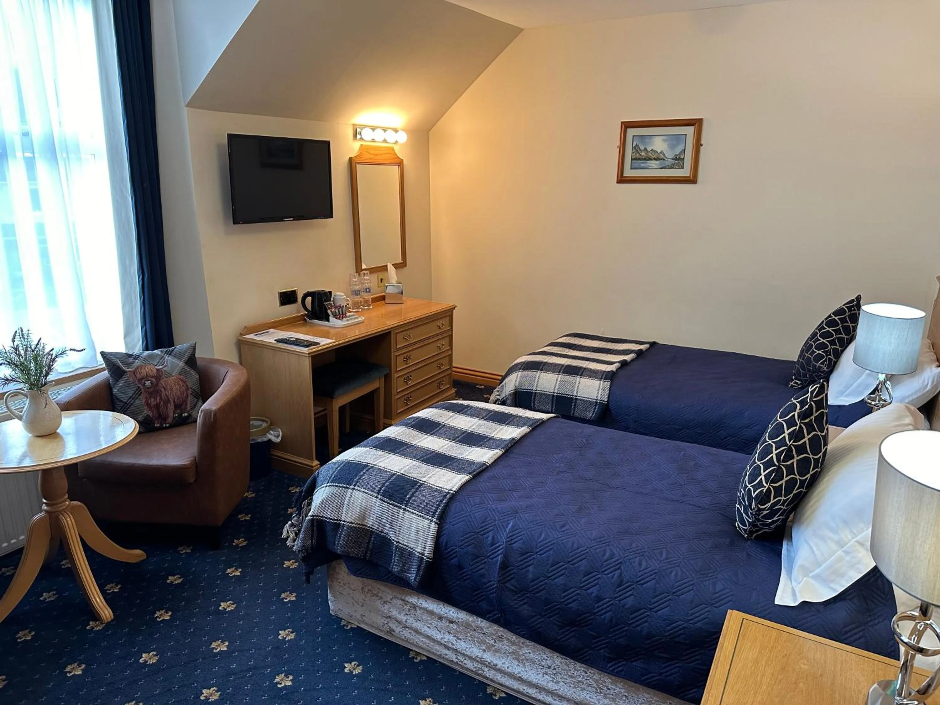 Bedroom, Bed in The Glen Hotel Newtonmore