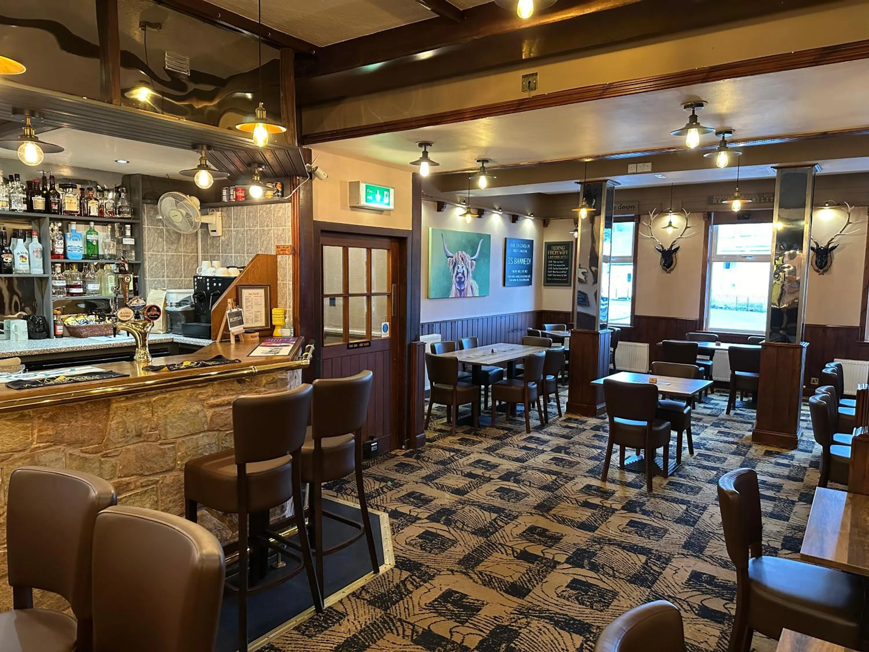 Lounge or bar in The Glen Hotel Newtonmore