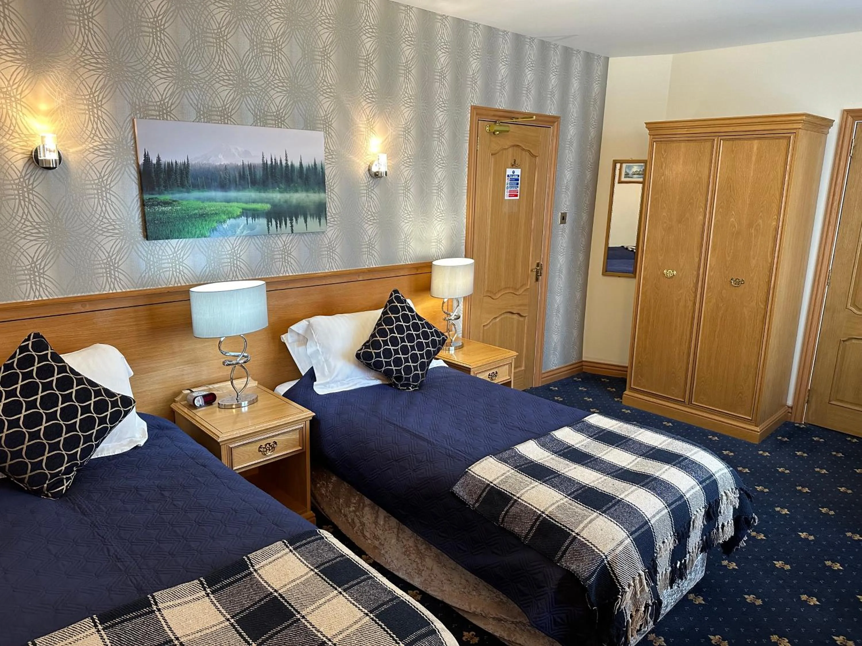 Bedroom, Bed in The Glen Hotel Newtonmore