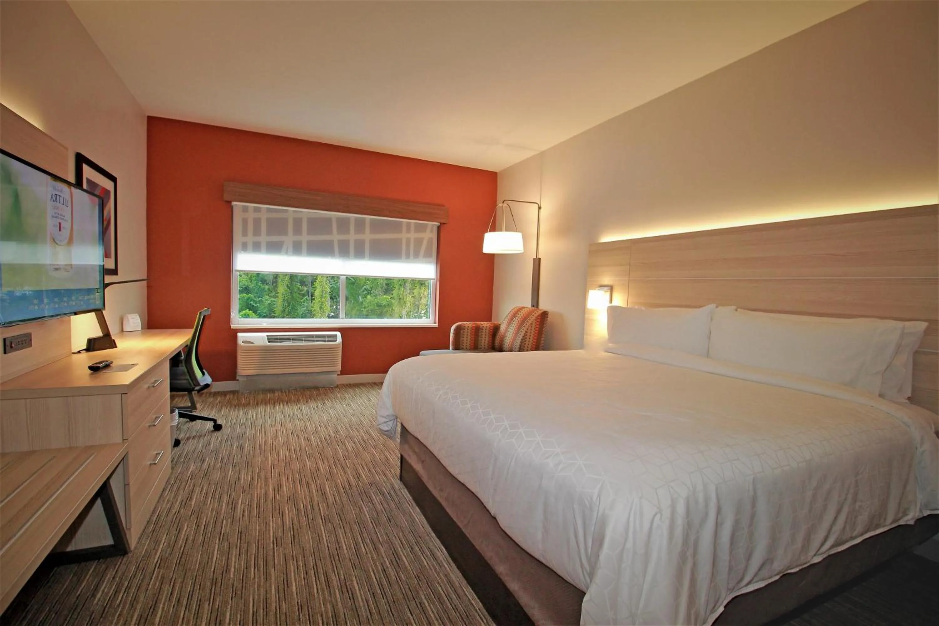 Bed in Holiday Inn Express & Suites Ocala by IHG