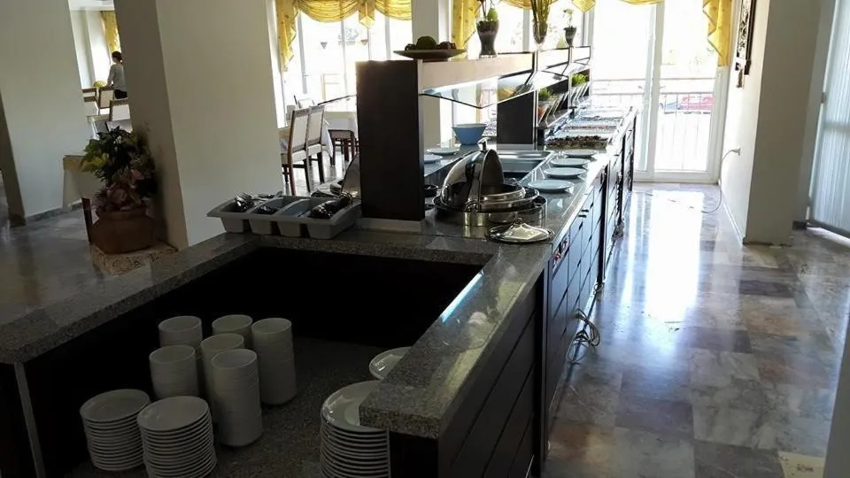 Restaurant/places to eat in meryemana hotel