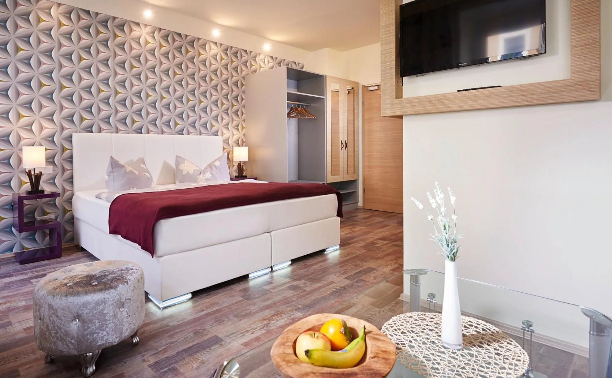 Photo of the whole room, Bed in Auenwald Hotel und Apartmenthaus