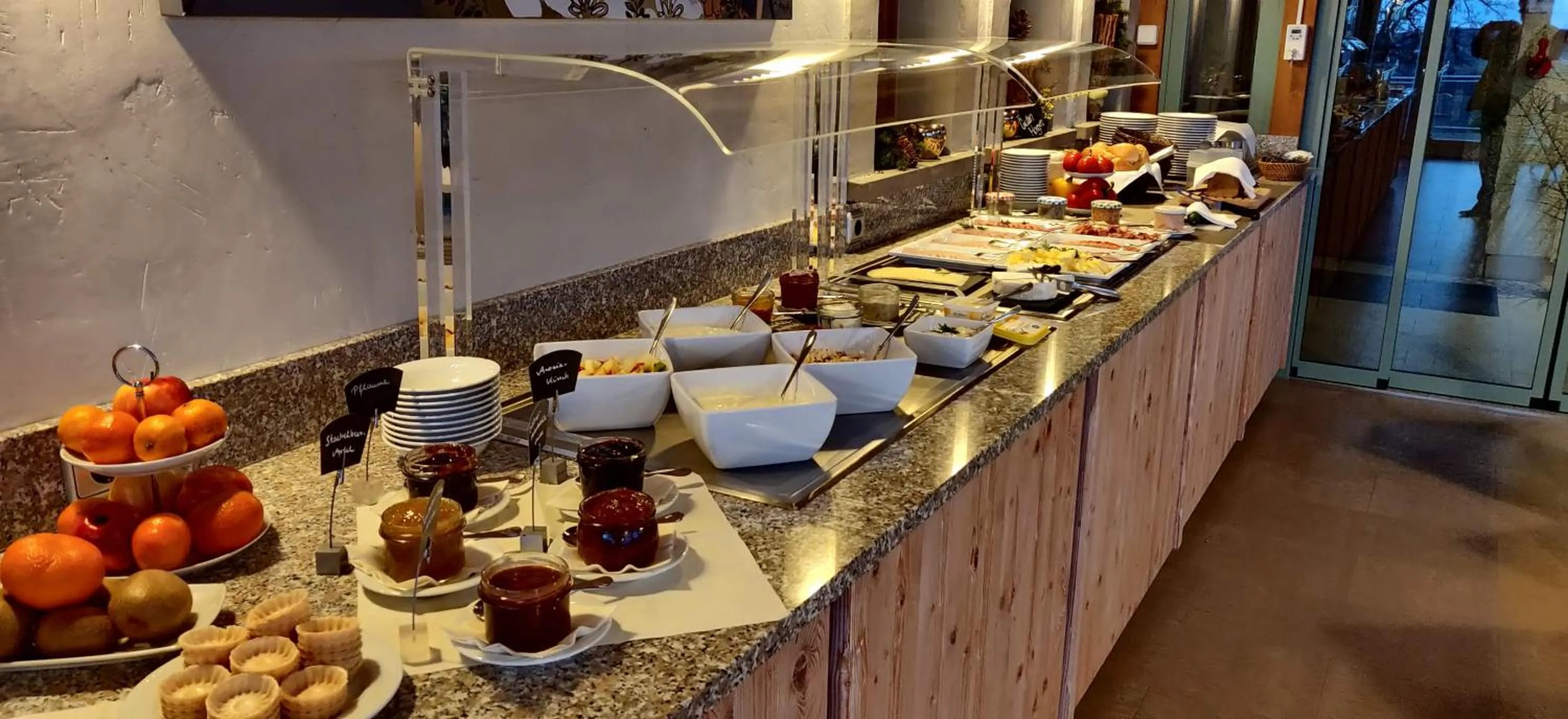 Breakfast in Hotel Neue Höhe