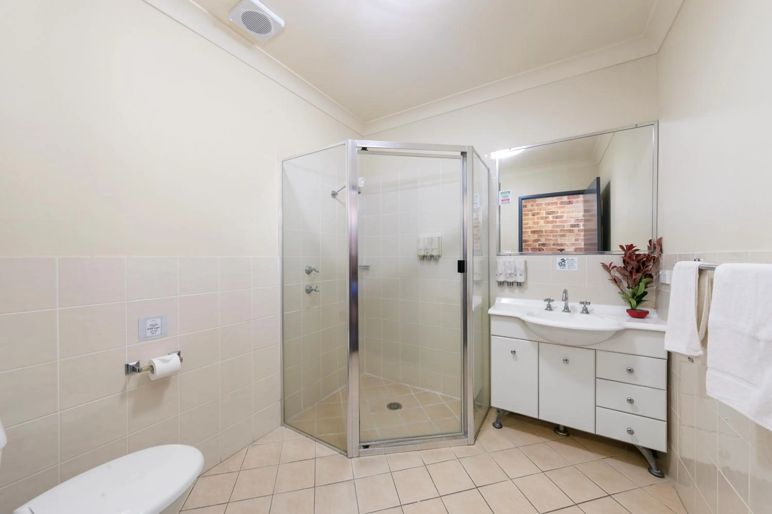 Shower in Potters Apartments