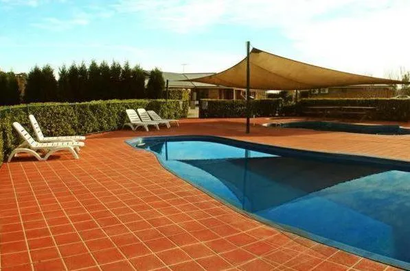 Swimming pool in Potters Apartments