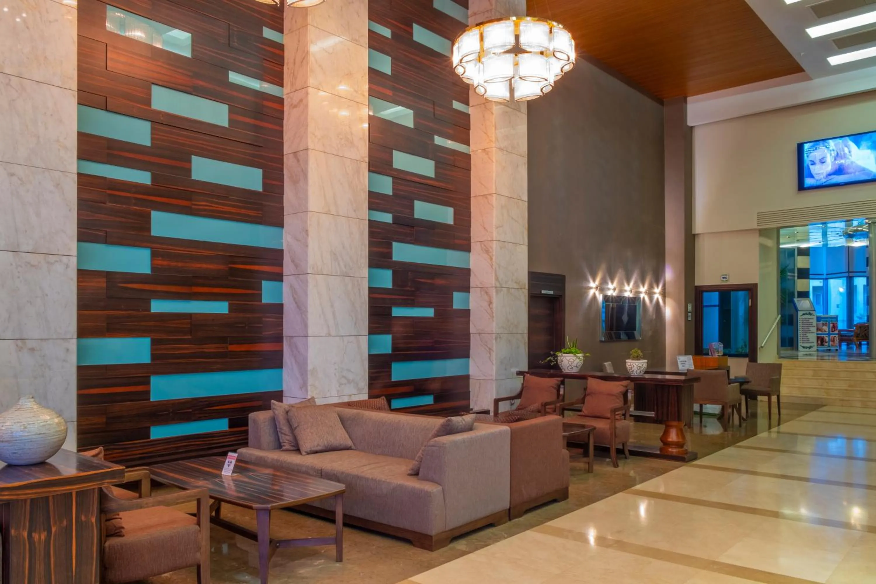 Lobby or reception in Queen's Park Le Jardin