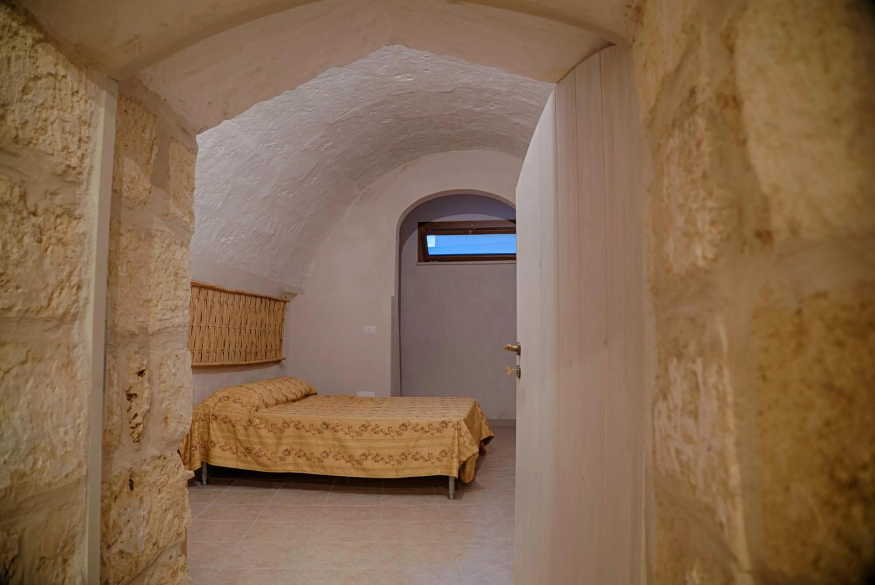 Photo of the whole room, Bed in Lucapannune