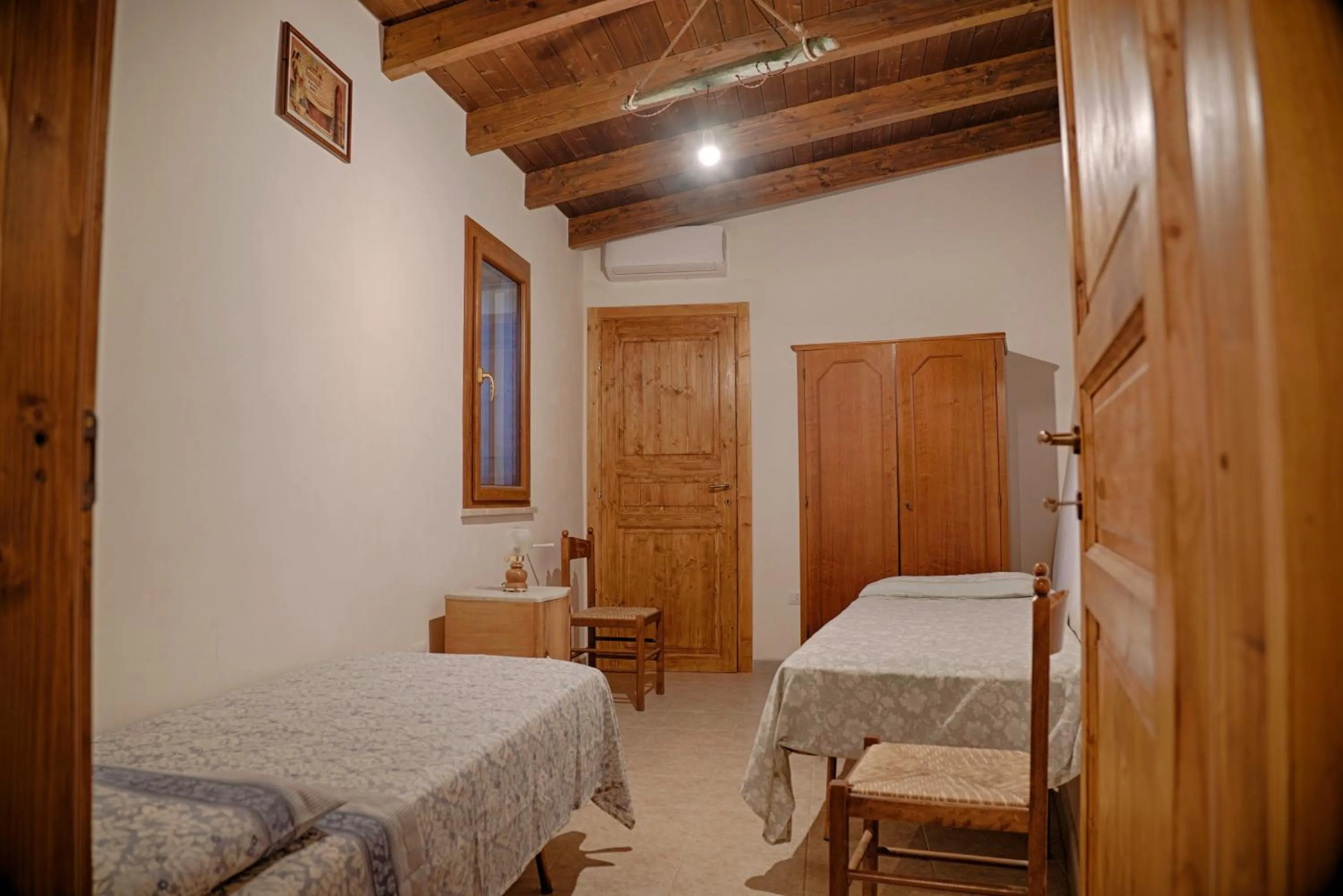 Photo of the whole room, Bed in Lucapannune