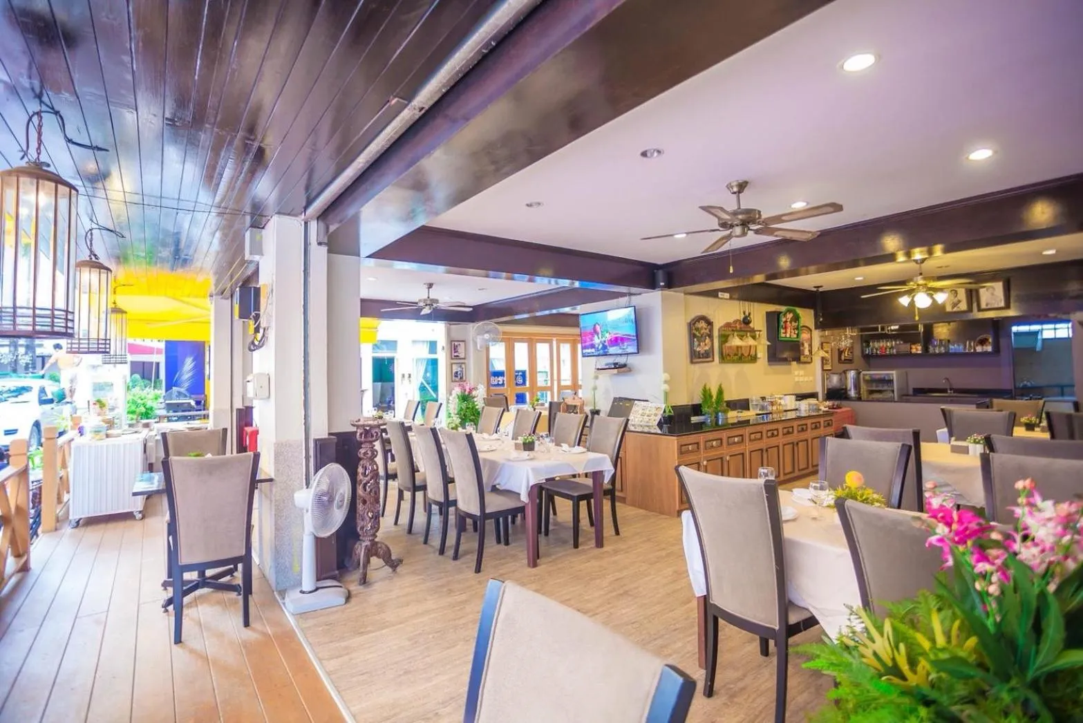 Dining area in Must Sea Hotel - SHA Hotel