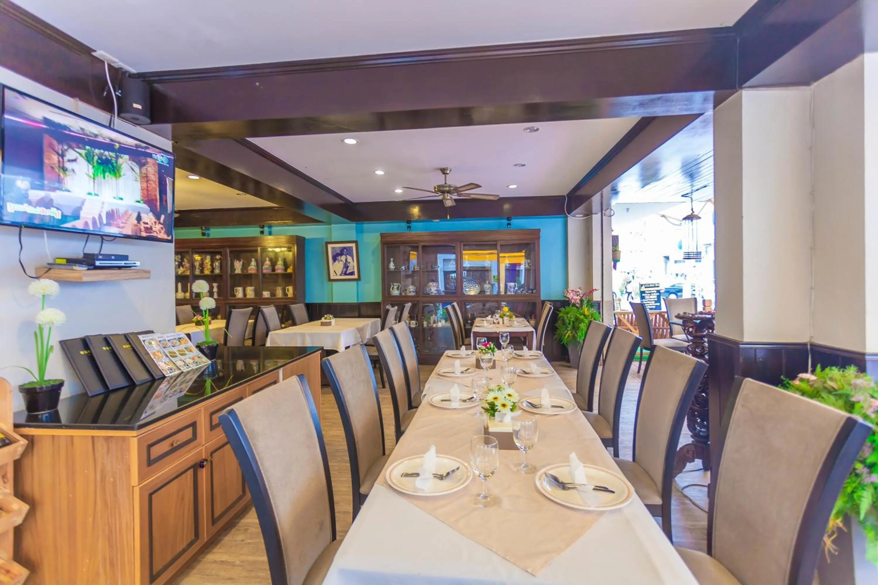 Restaurant/places to eat in Must Sea Hotel - SHA Hotel