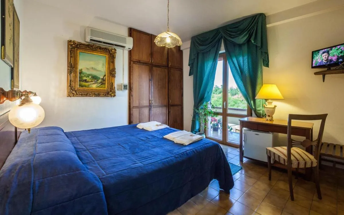 TV and multimedia, Bed in Hotel Garden