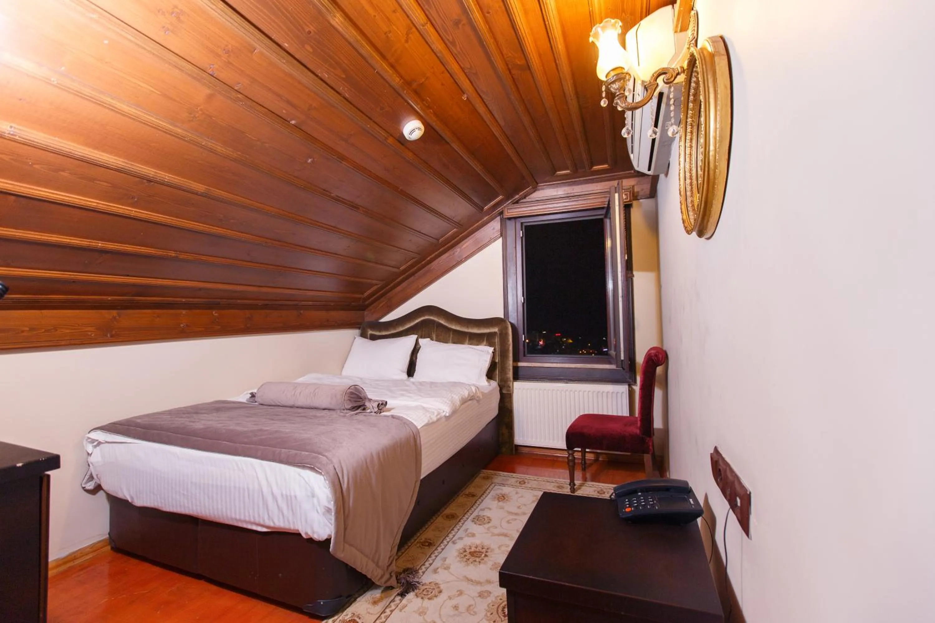 Photo of the whole room, Bed in Tahir Aga Konagi Hotel