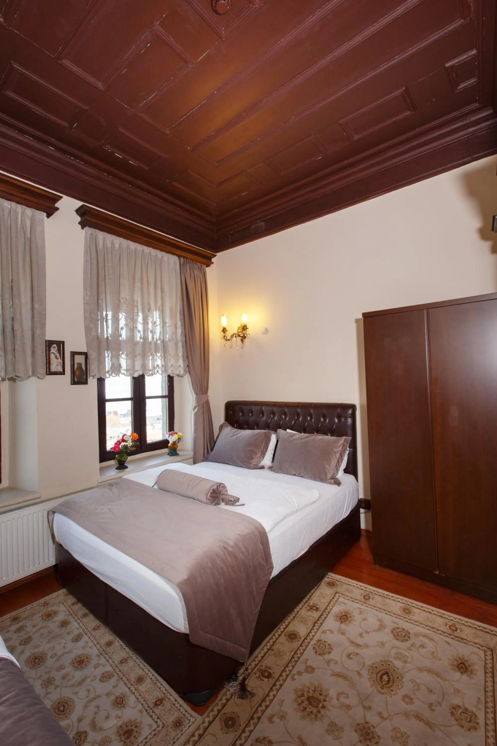 Photo of the whole room, Bed in Tahir Aga Konagi Hotel