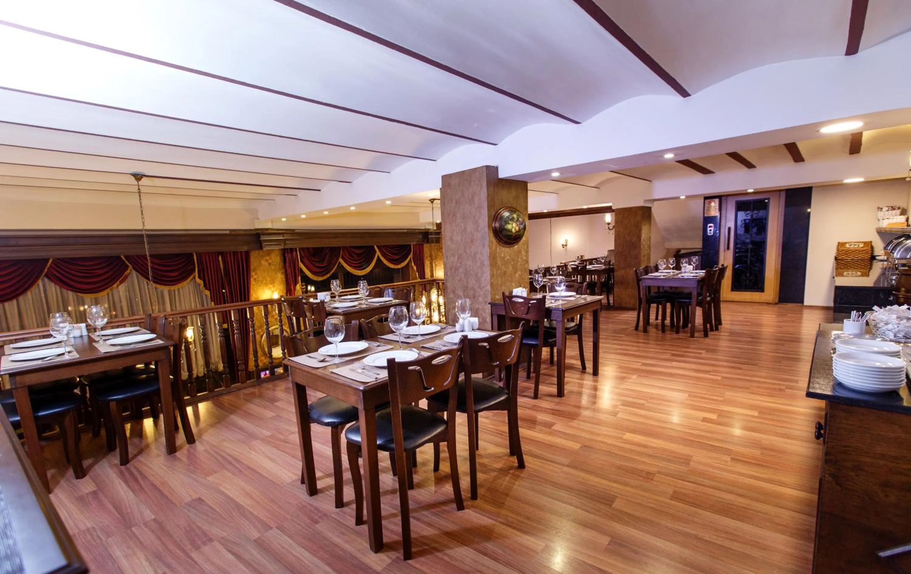 Restaurant/places to eat in Tahir Aga Konagi Hotel