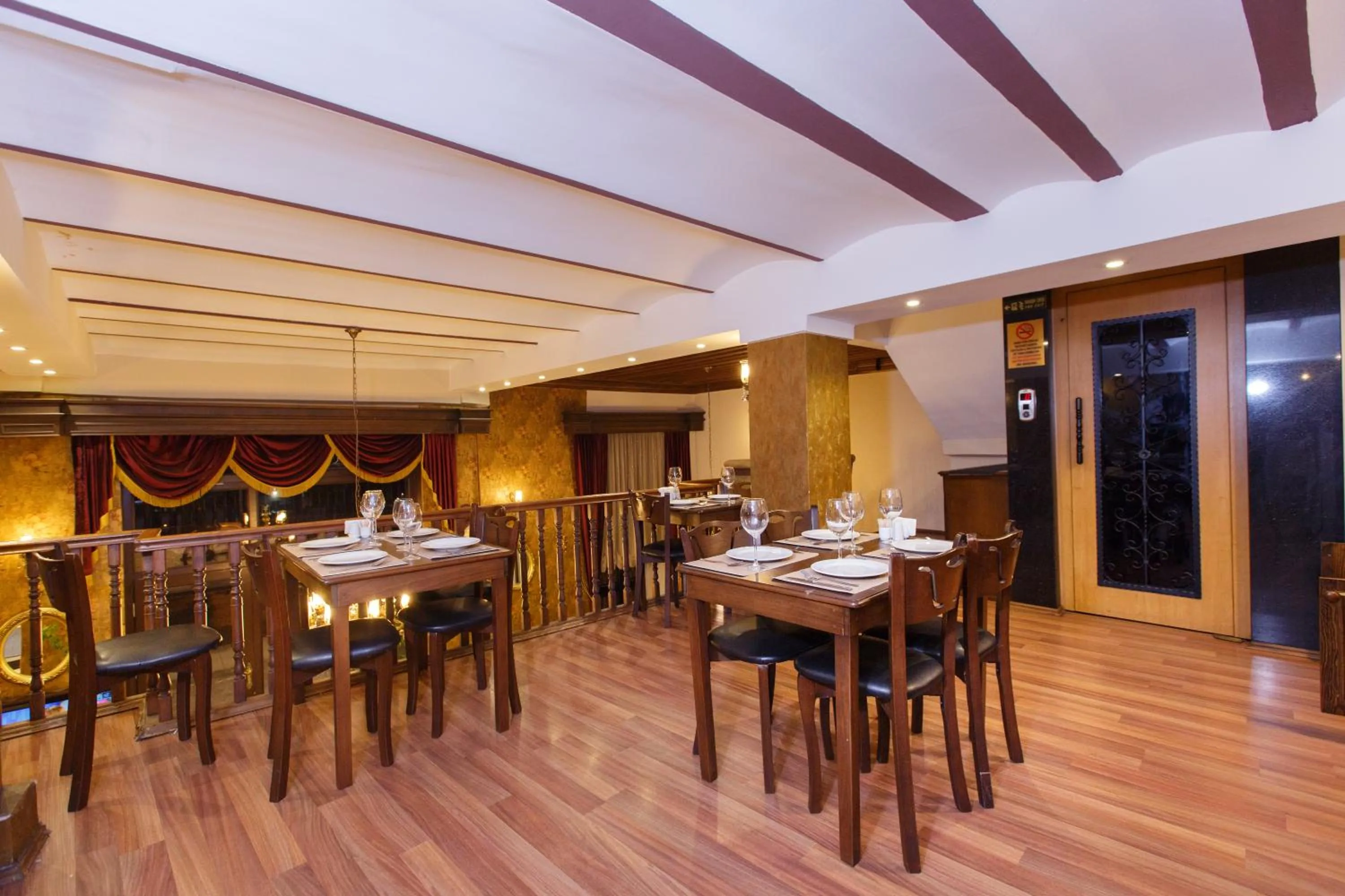 Restaurant/places to eat in Tahir Aga Konagi Hotel